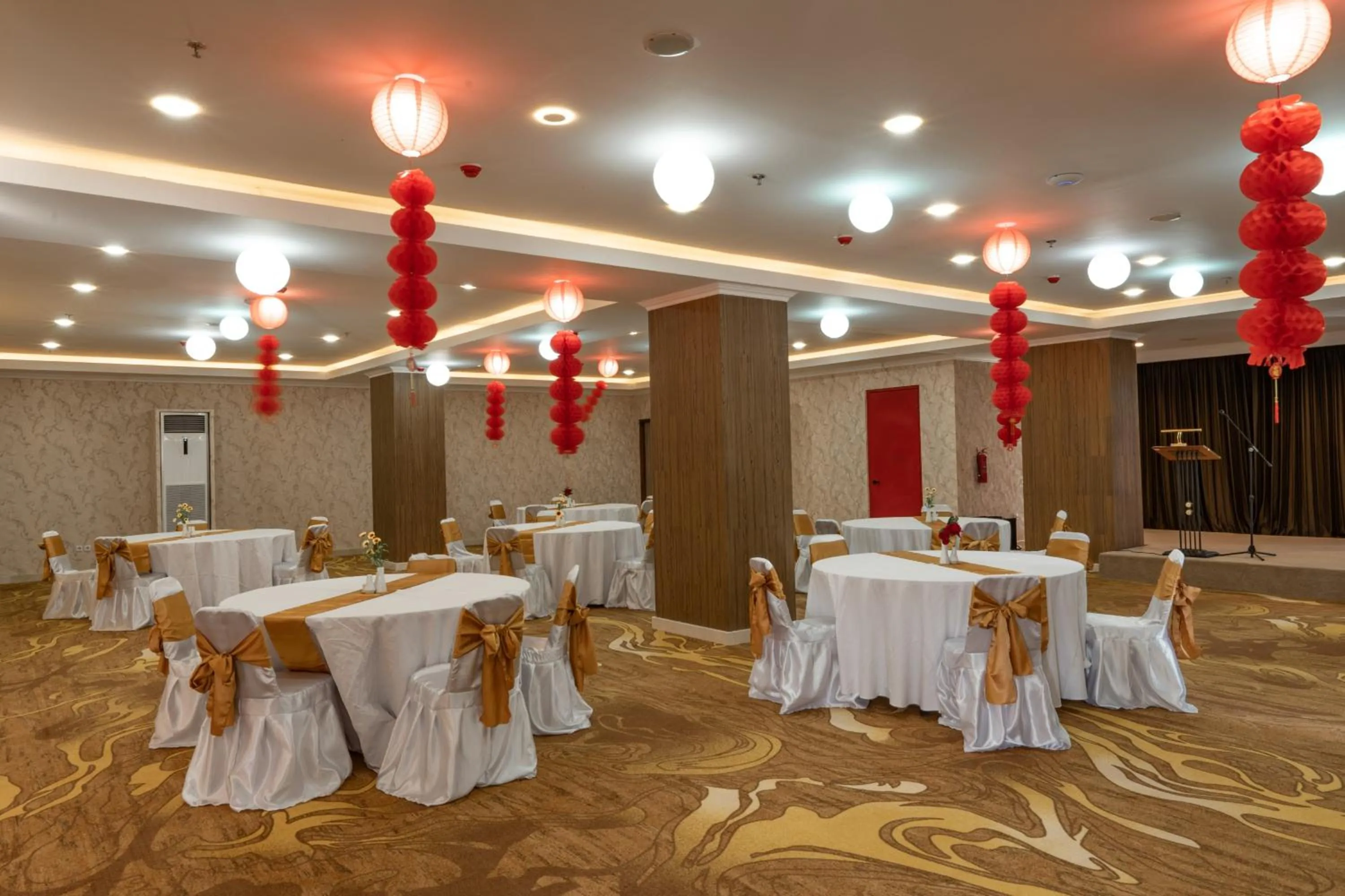 Restaurant/places to eat in Goldvitel Hotel Surabaya