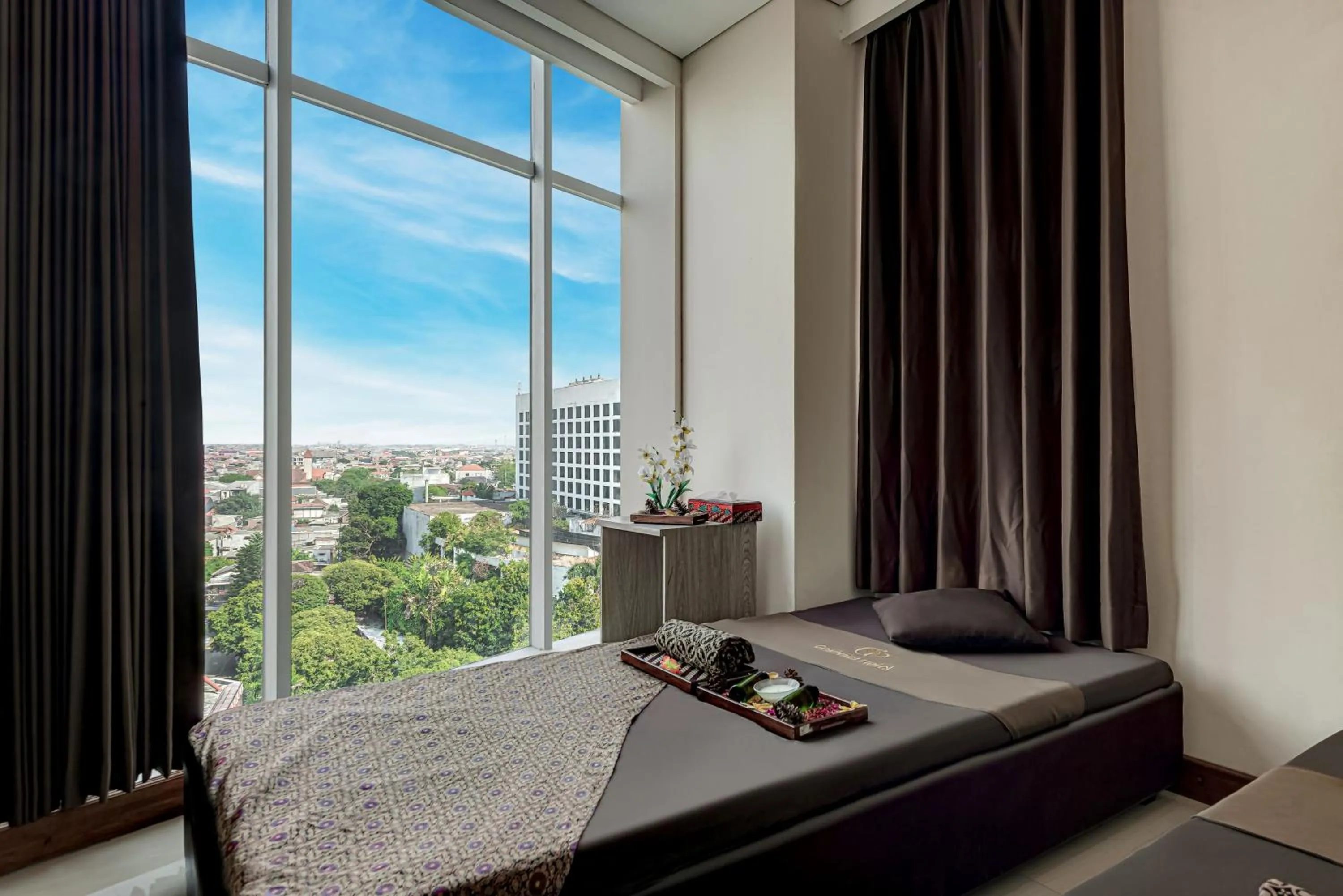 Bed in Goldvitel Hotel Surabaya