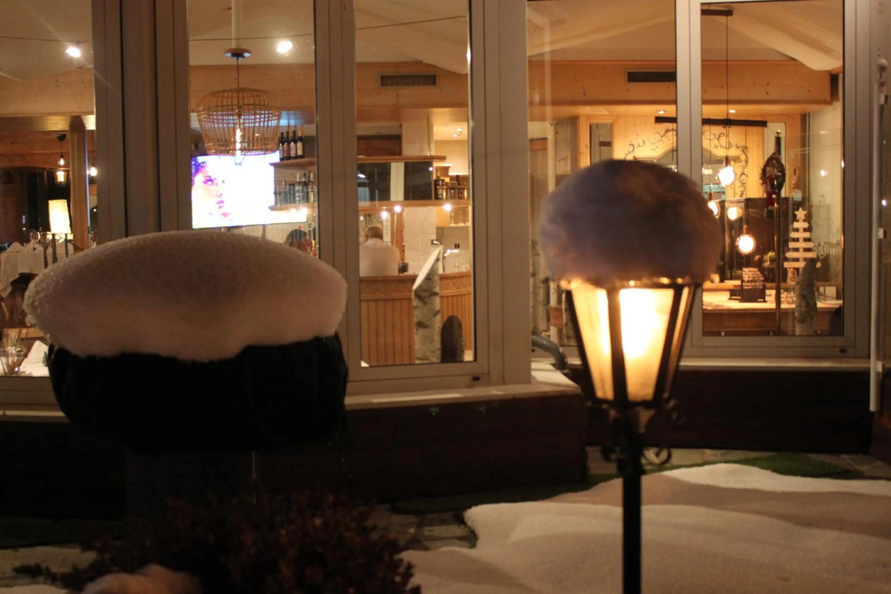 Restaurant/places to eat in Grichting Hotel & Serviced Apartments