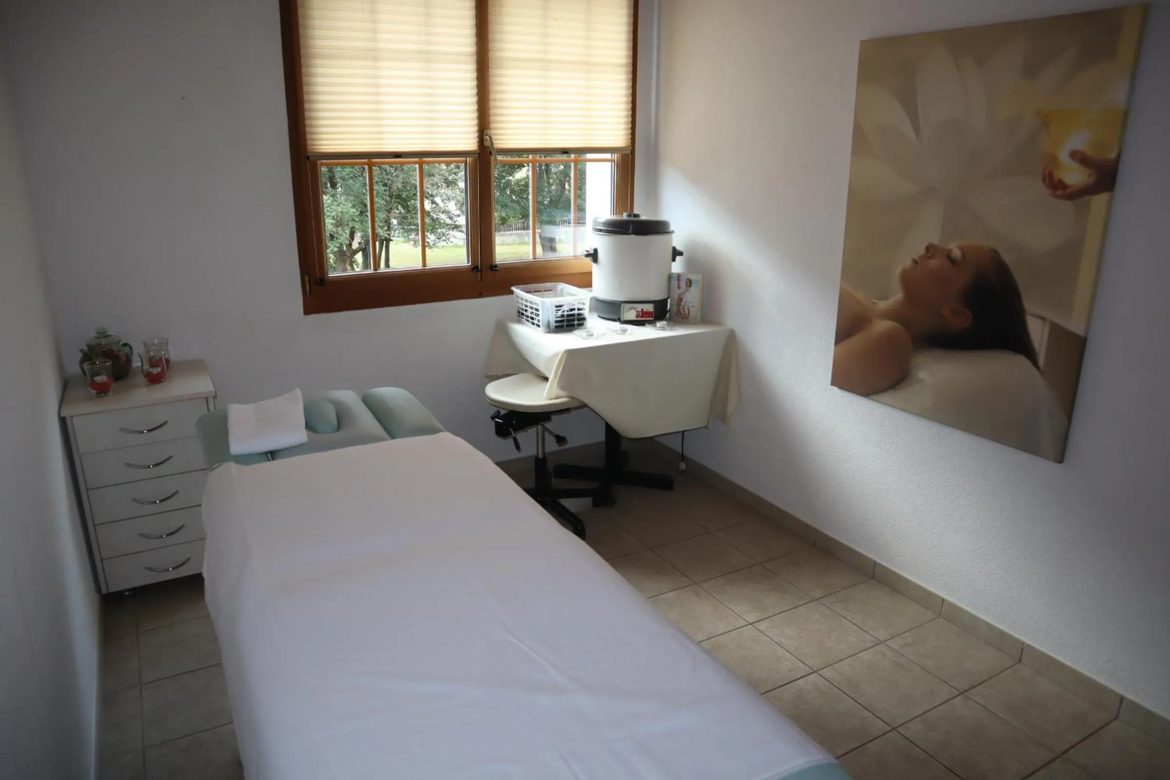 Spa and wellness centre/facilities, Bed in Grichting Hotel & Serviced Apartments