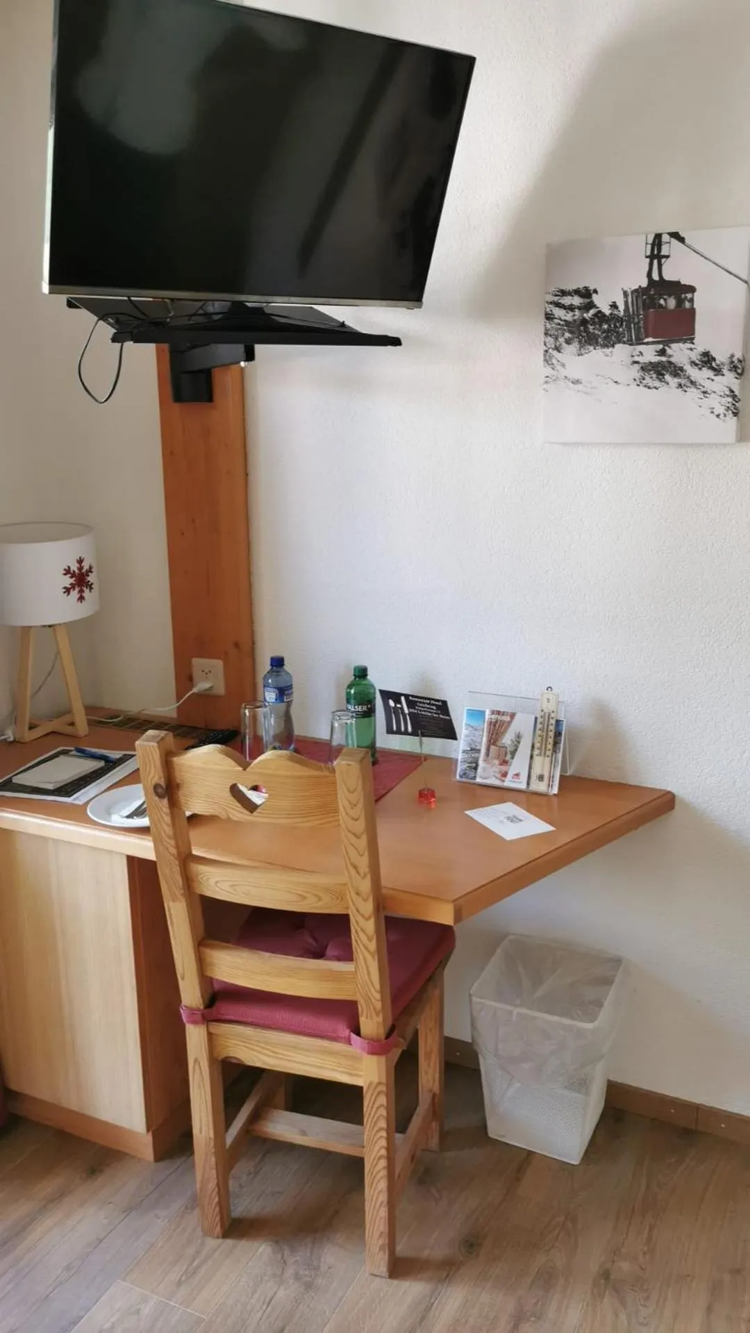 TV and multimedia in Grichting Hotel & Serviced Apartments