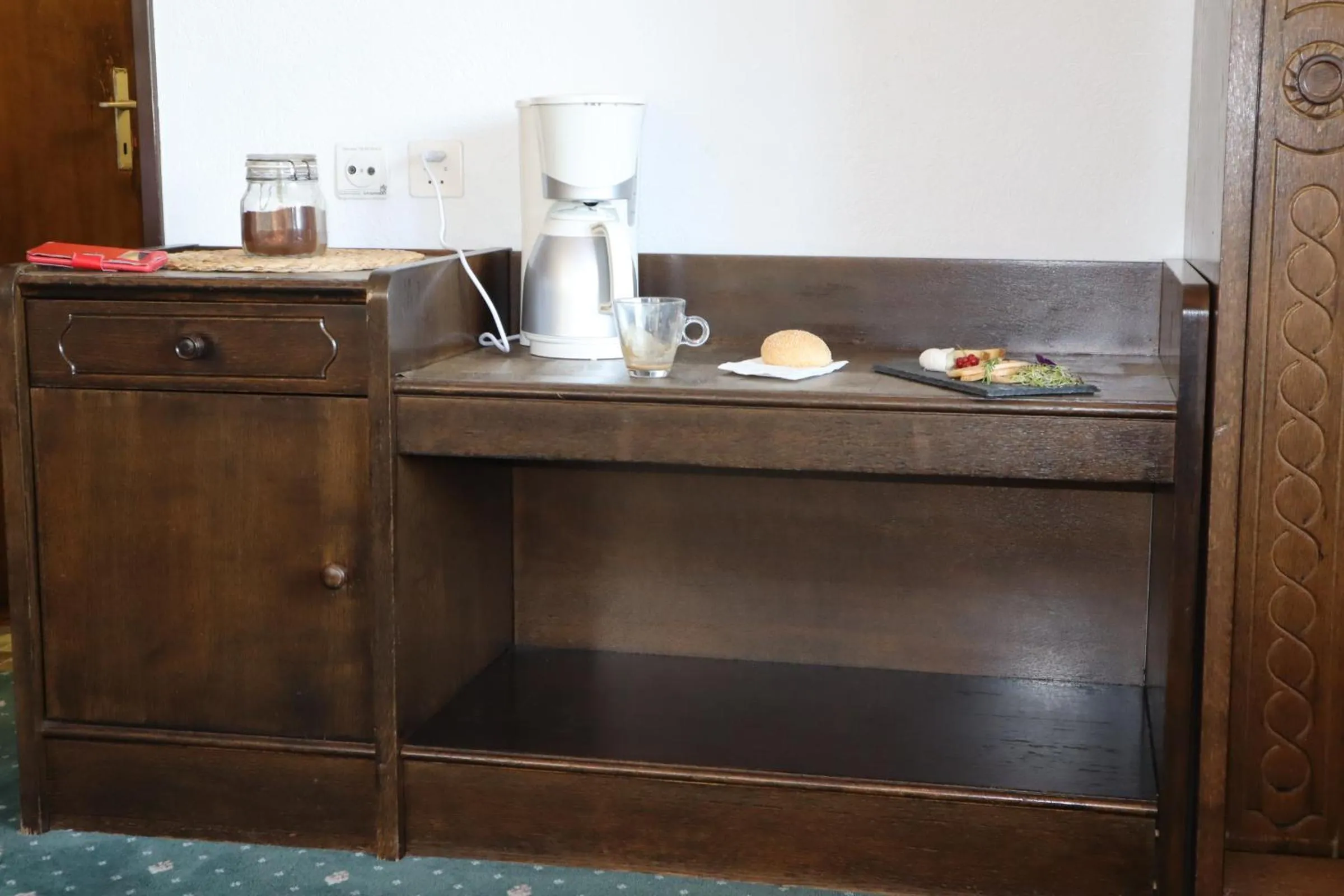 Coffee/tea facilities in Grichting Hotel & Serviced Apartments