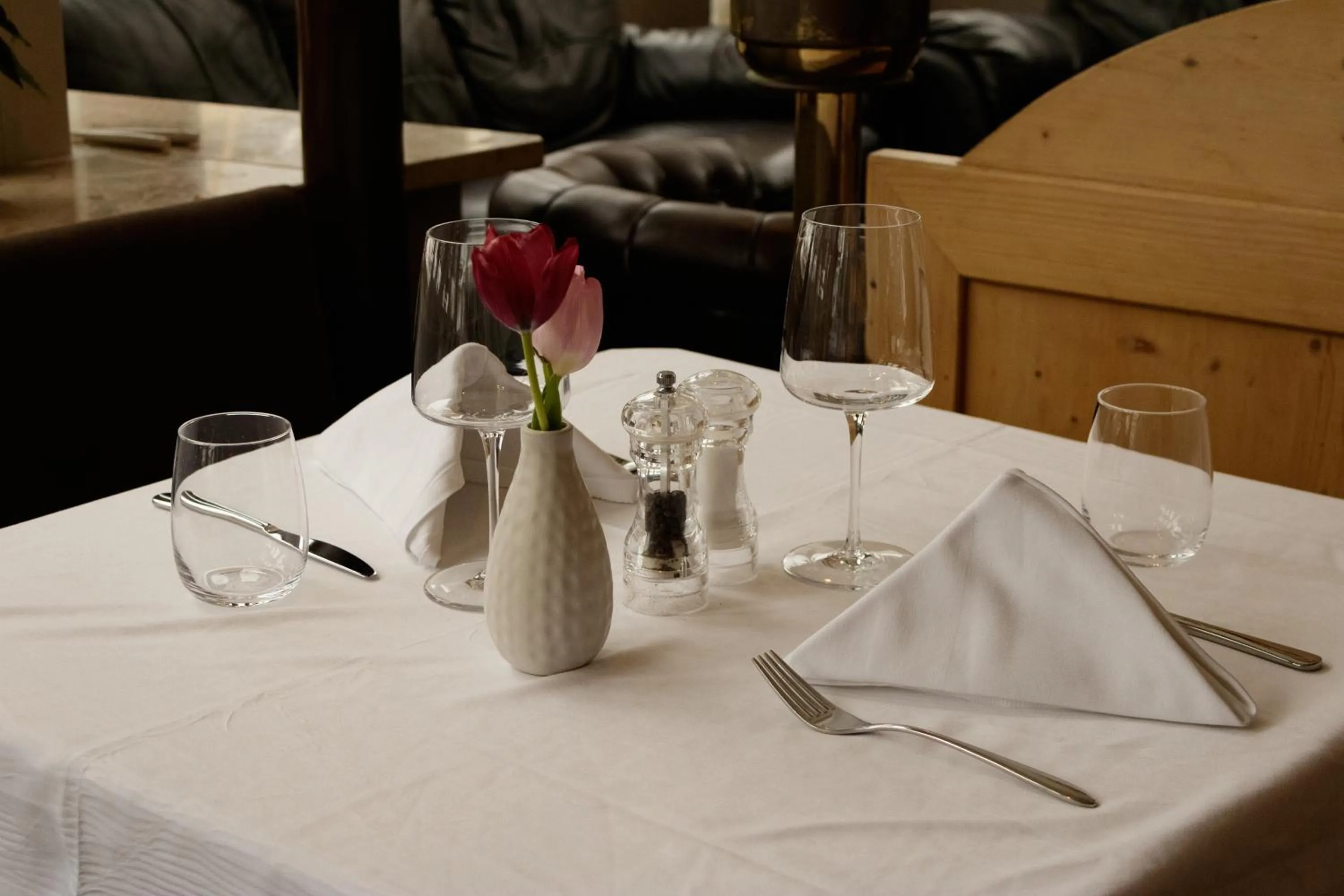Restaurant/places to eat in Grichting Hotel & Serviced Apartments