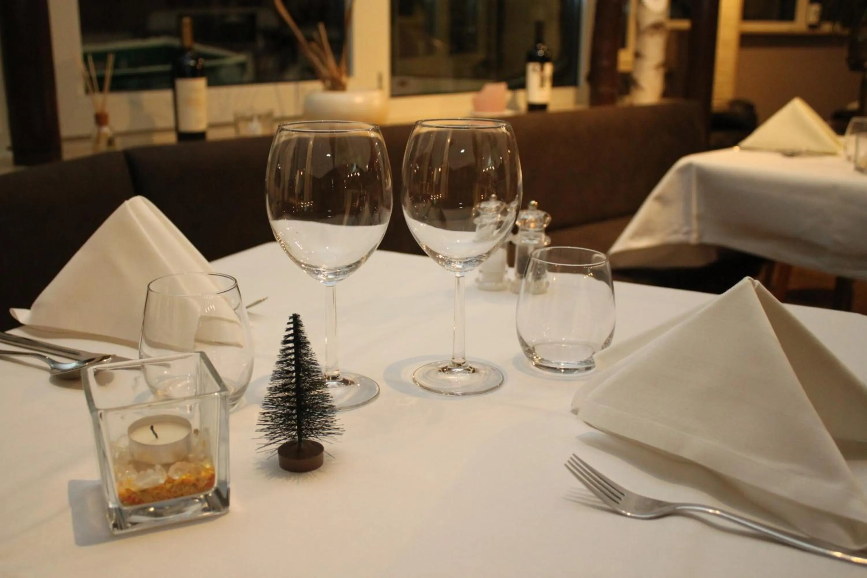 Restaurant/places to eat in Grichting Hotel & Serviced Apartments