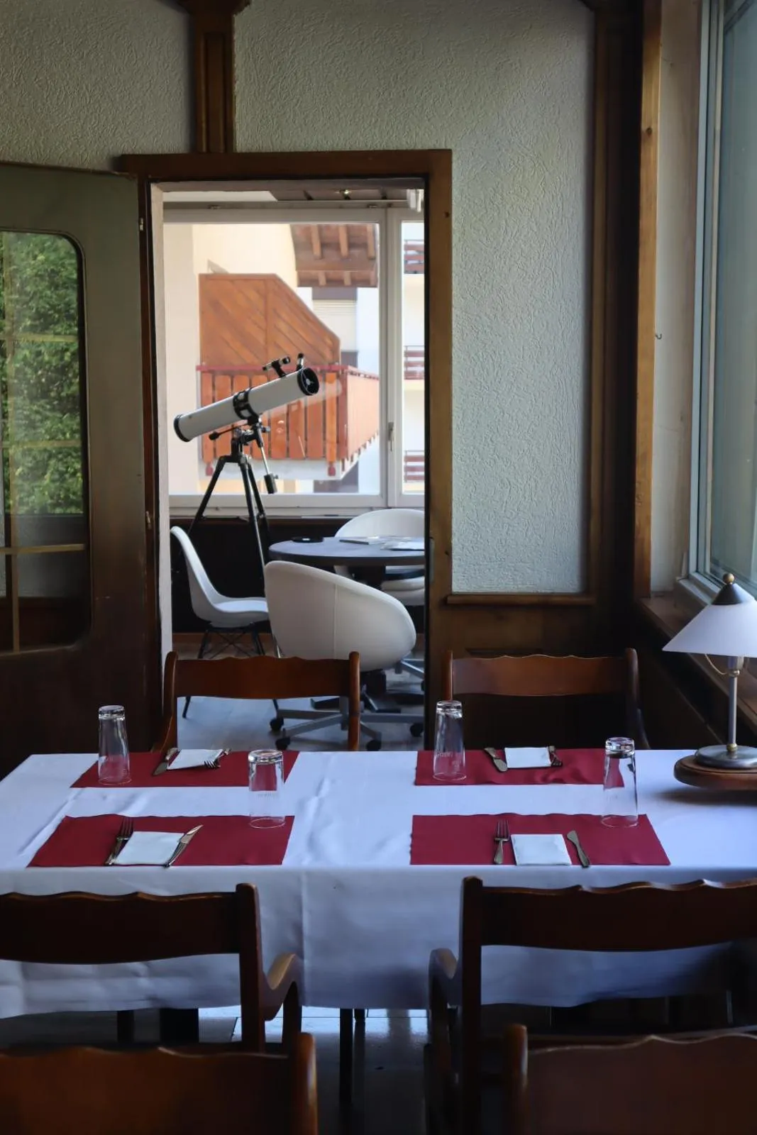 Restaurant/places to eat in Grichting Hotel & Serviced Apartments
