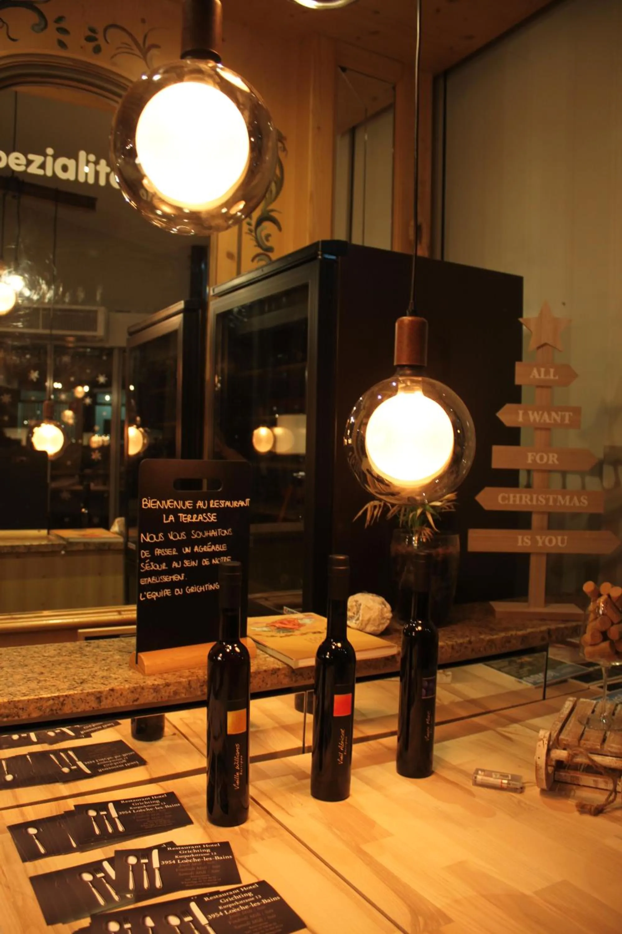 Restaurant/places to eat in Grichting Hotel & Serviced Apartments