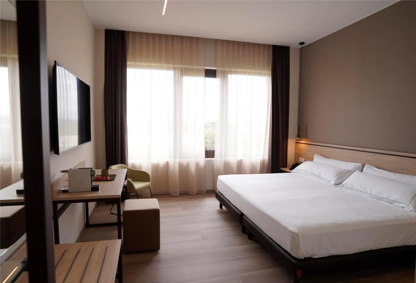 TV and multimedia, Bed in Hotel Bodega FyA - GRUPO PIÉROLA