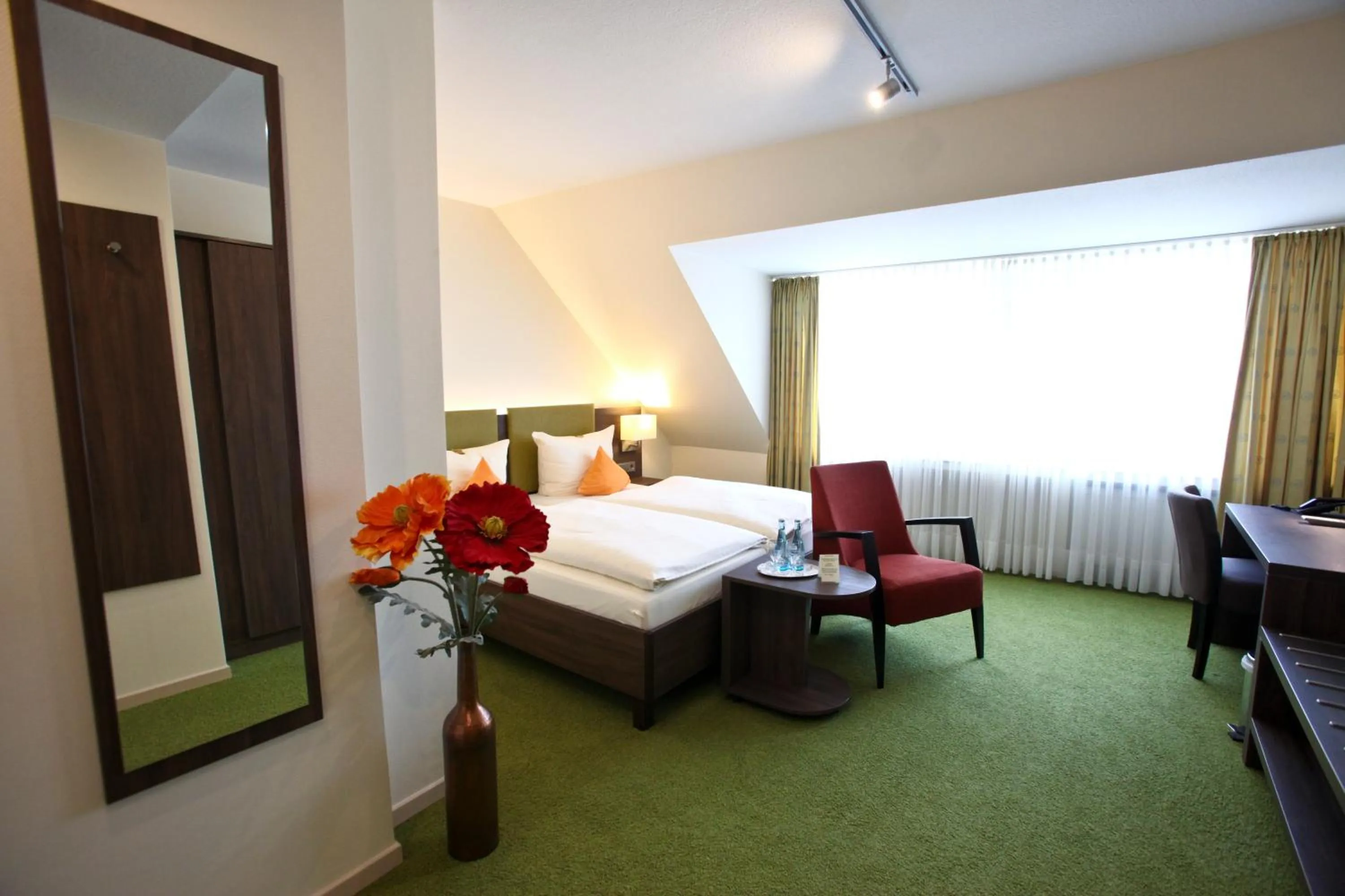 Photo of the whole room, Bed in Hotel Schmidt am Markt