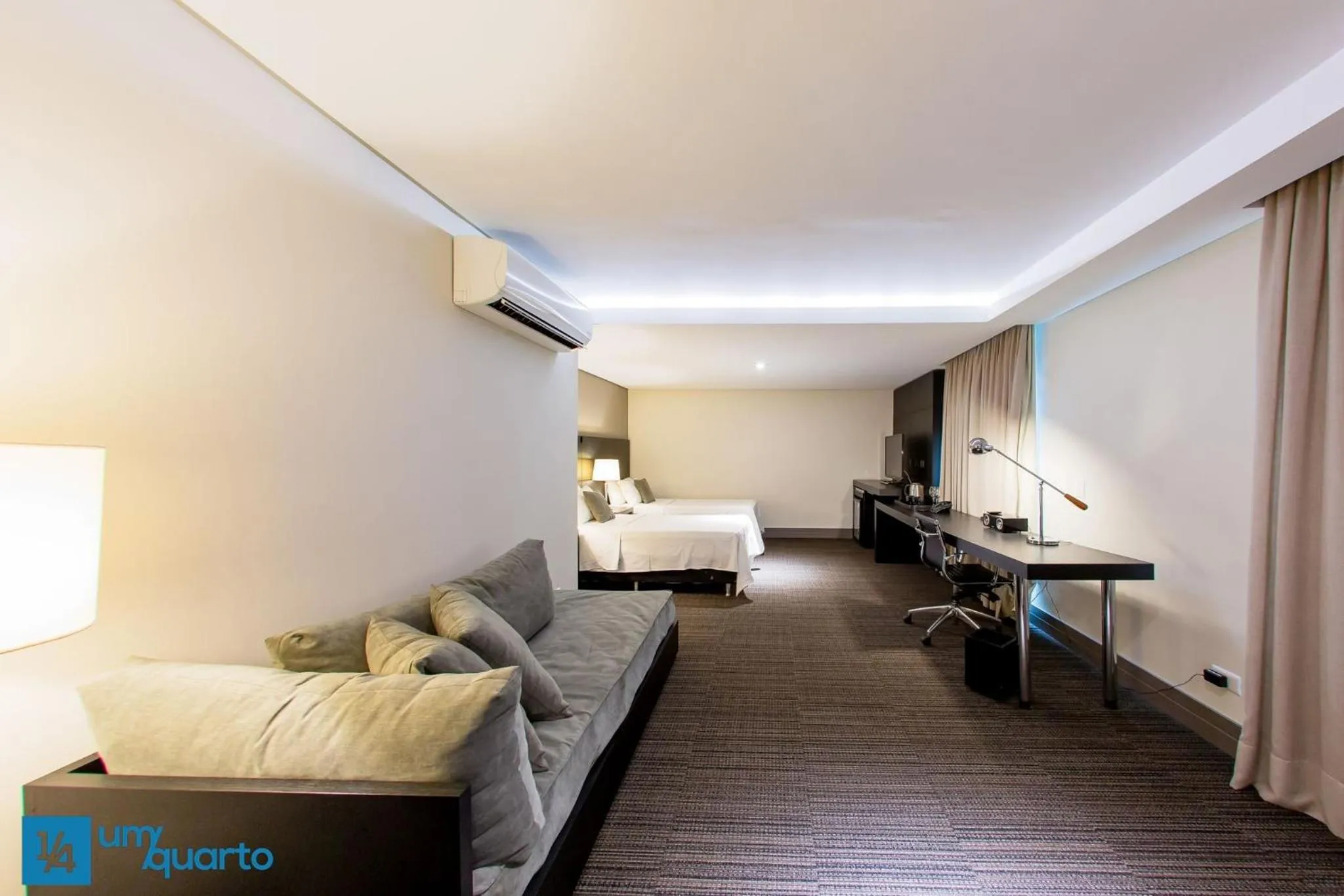 Bedroom, Bed in Manhattan Floor