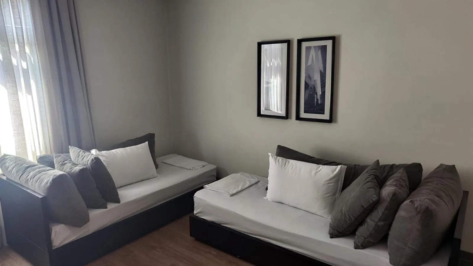 Bedroom, Bed in Manhattan Floor