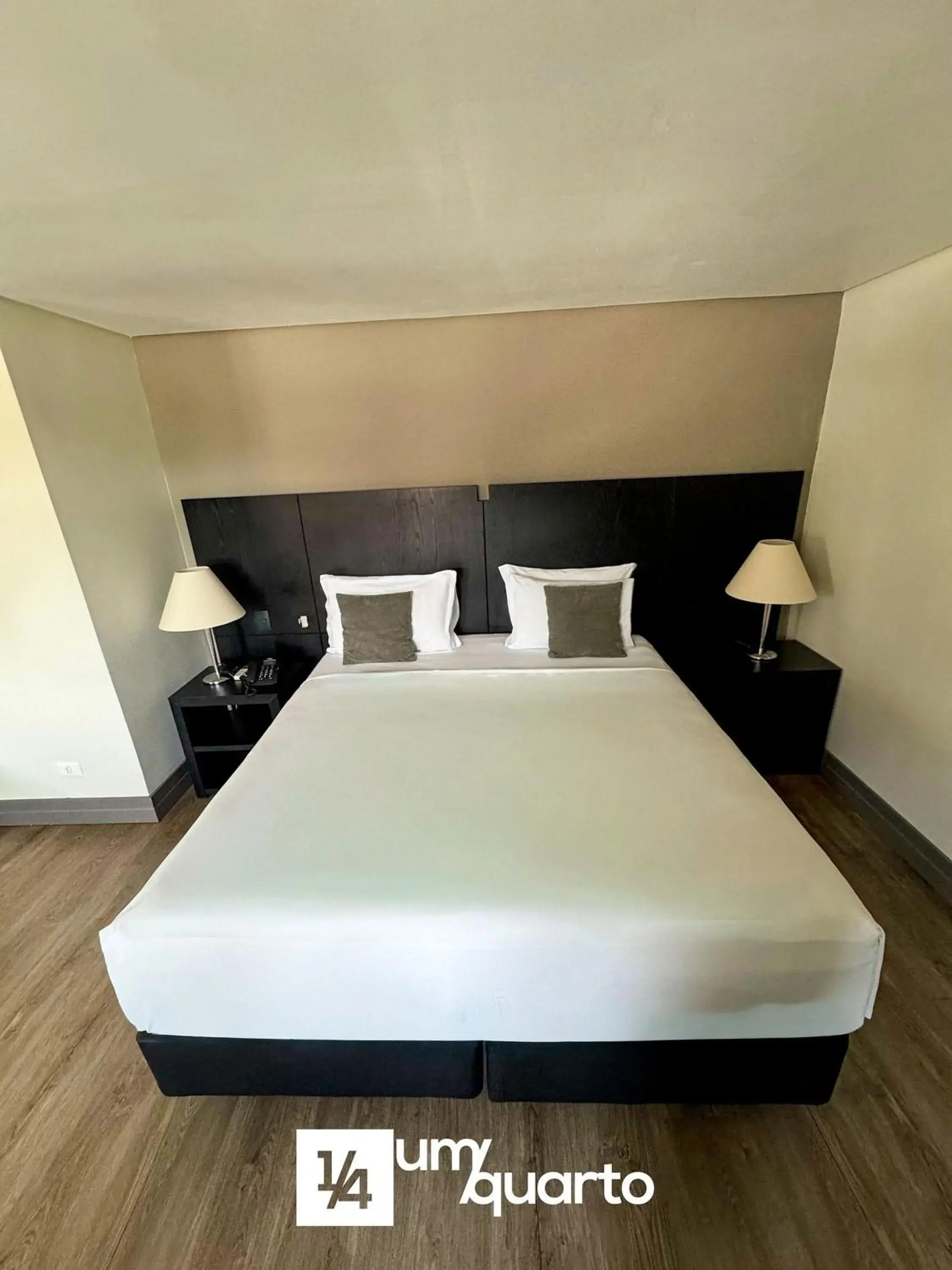 Budget Twin Room in Manhattan Floor Budget Twin Room in Manhattan Floor