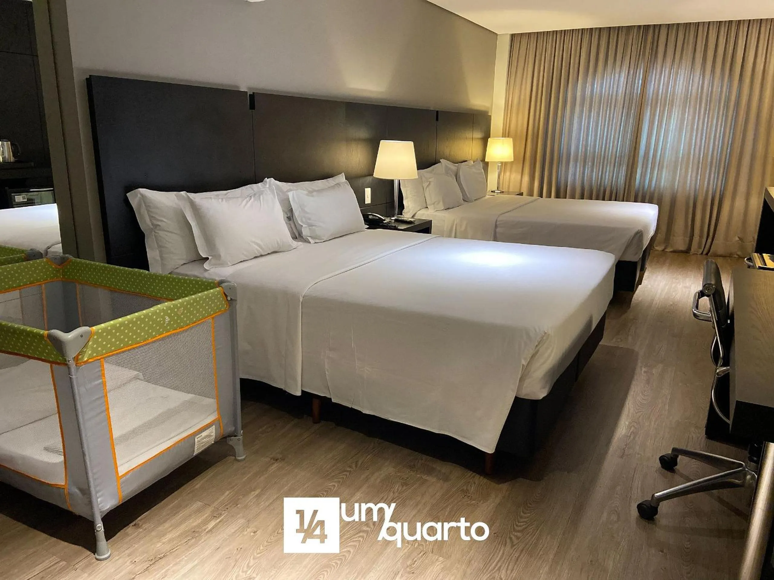 Bedroom, Bed in Manhattan Floor