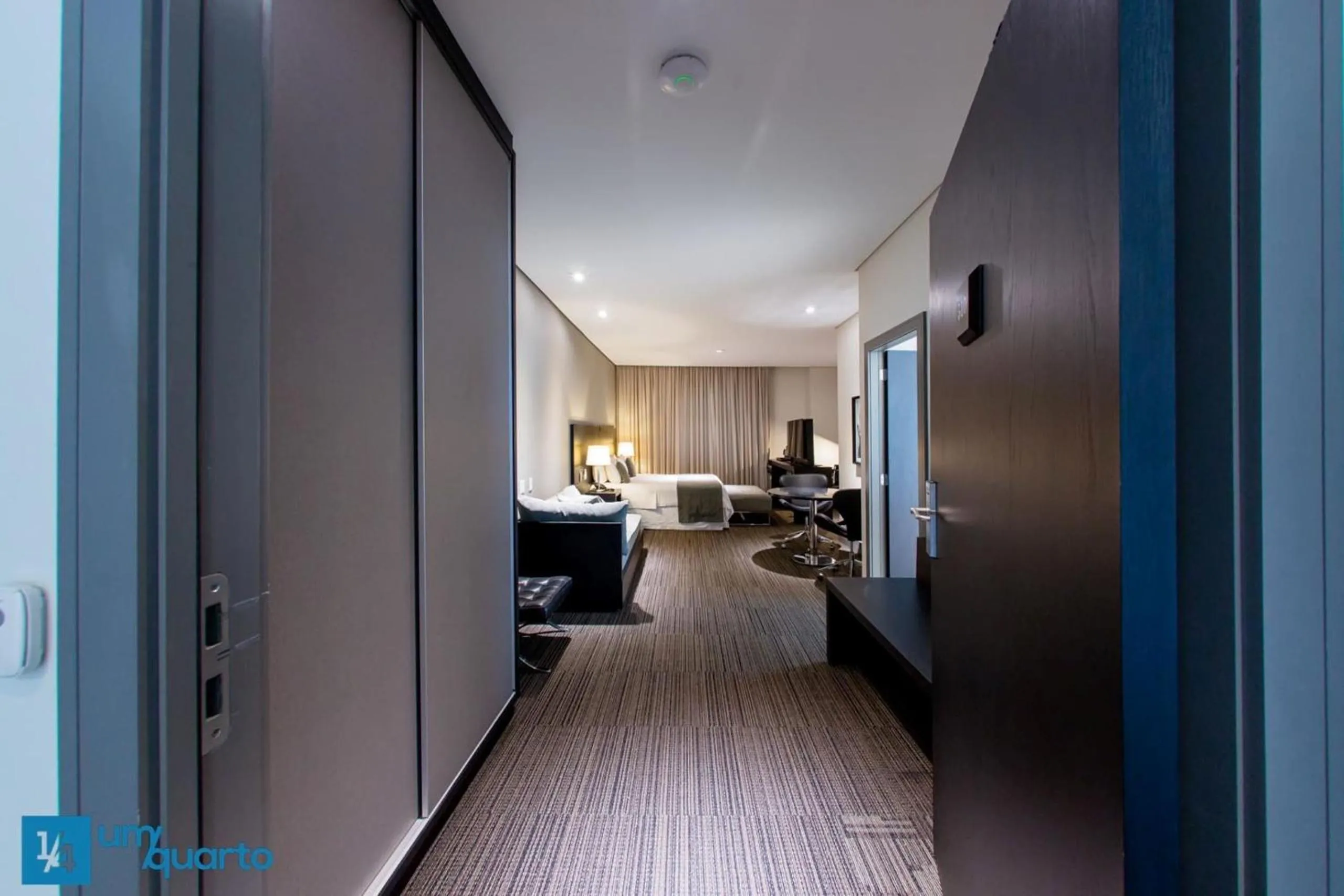 Bedroom, Bed in Manhattan Floor