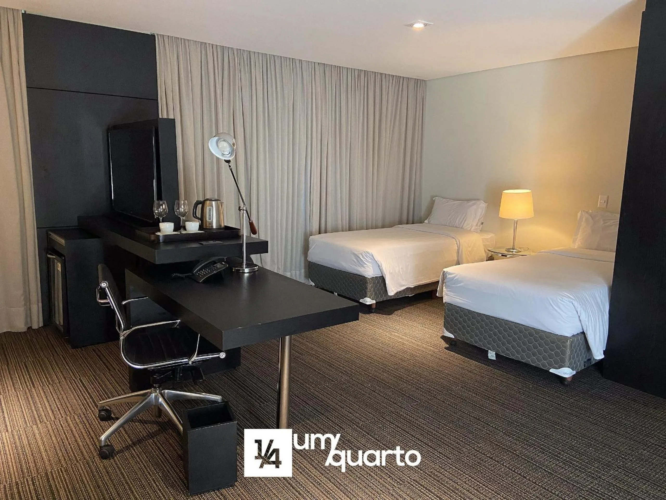 Bedroom, Bed in Manhattan Floor