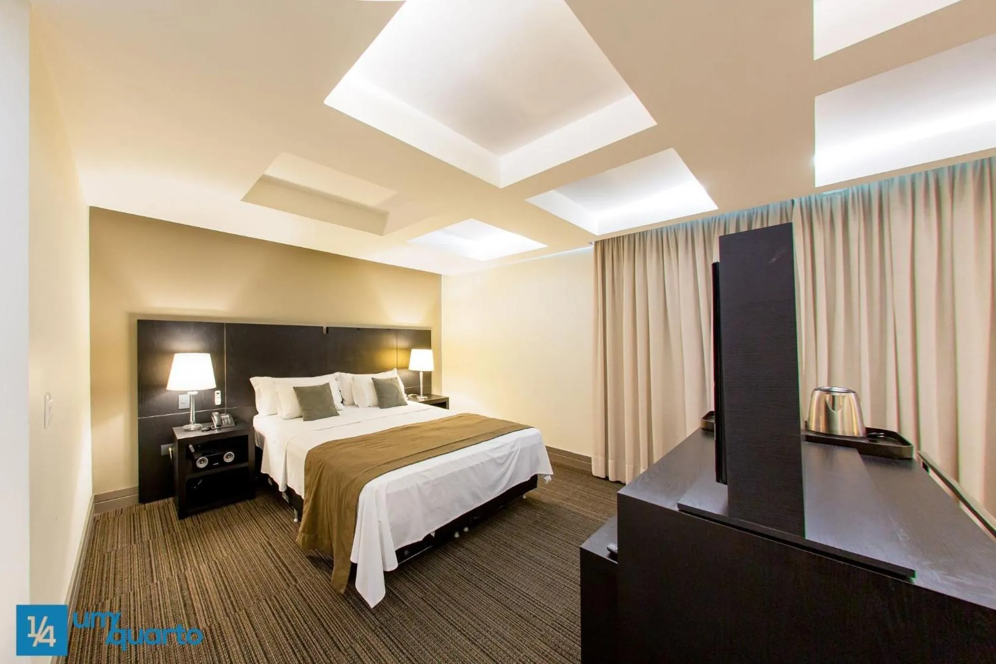 Bedroom, Bed in Manhattan Floor