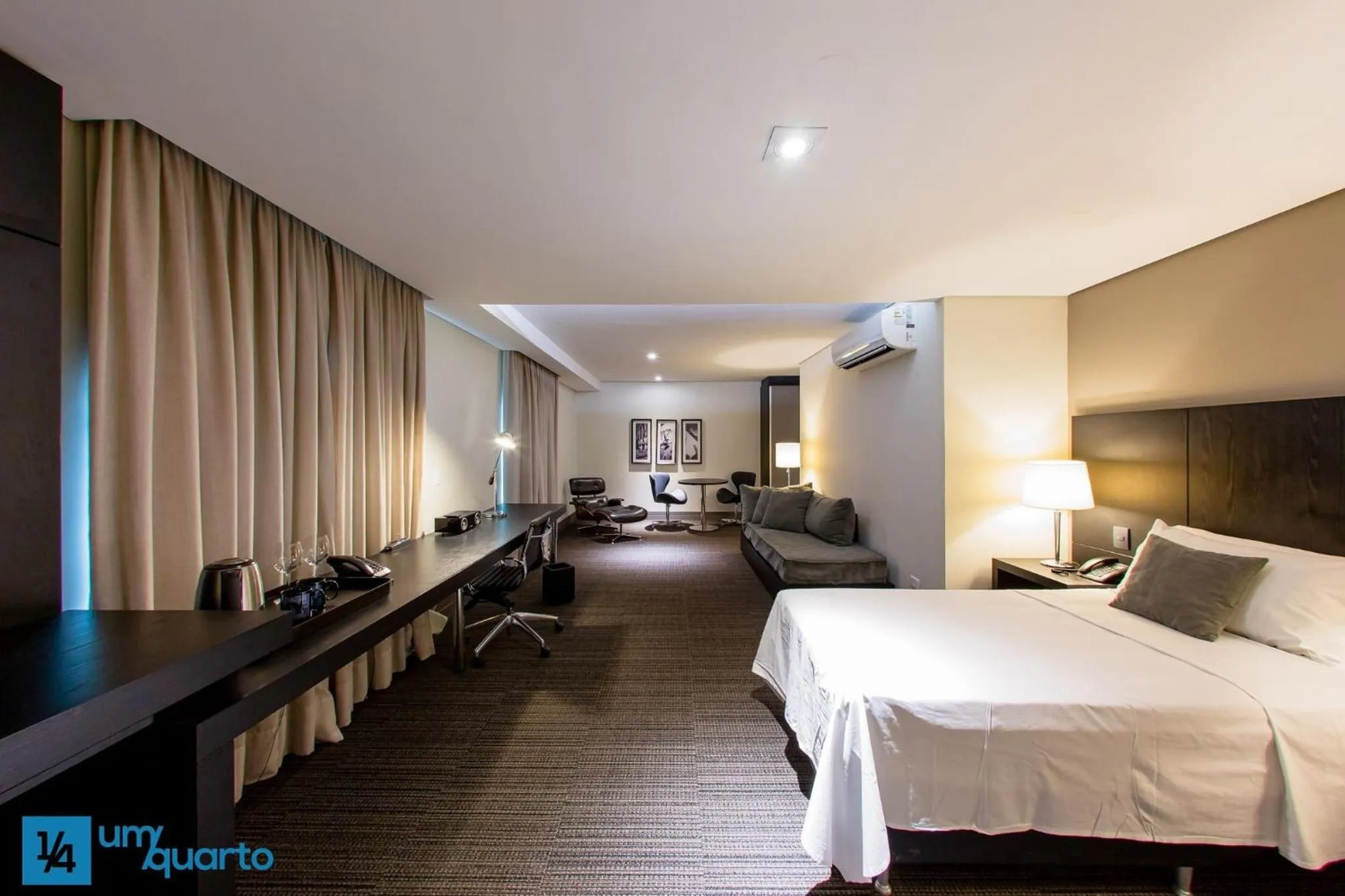 Bedroom, Bed in Manhattan Floor