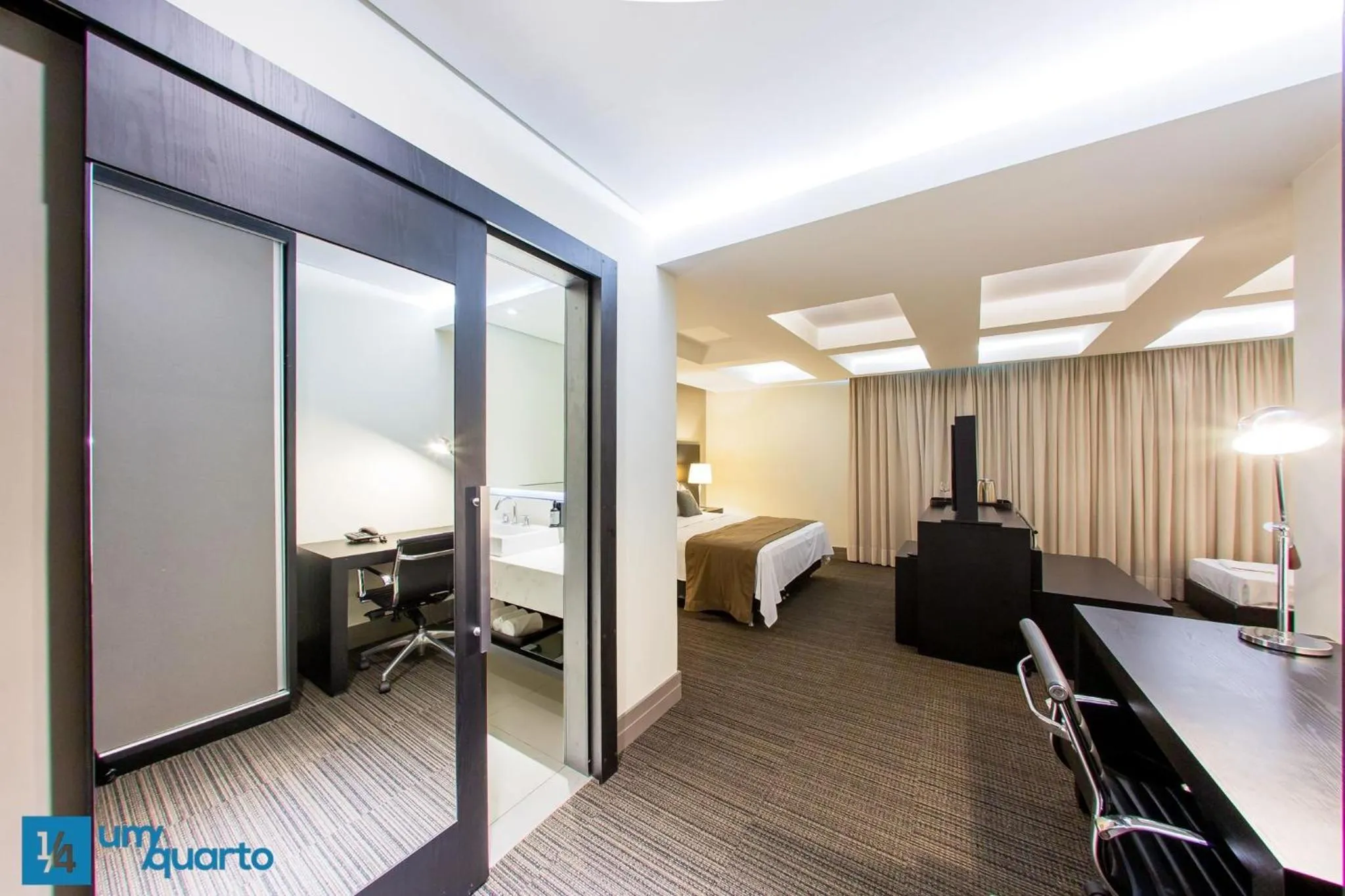 Bedroom, Bed in Manhattan Floor