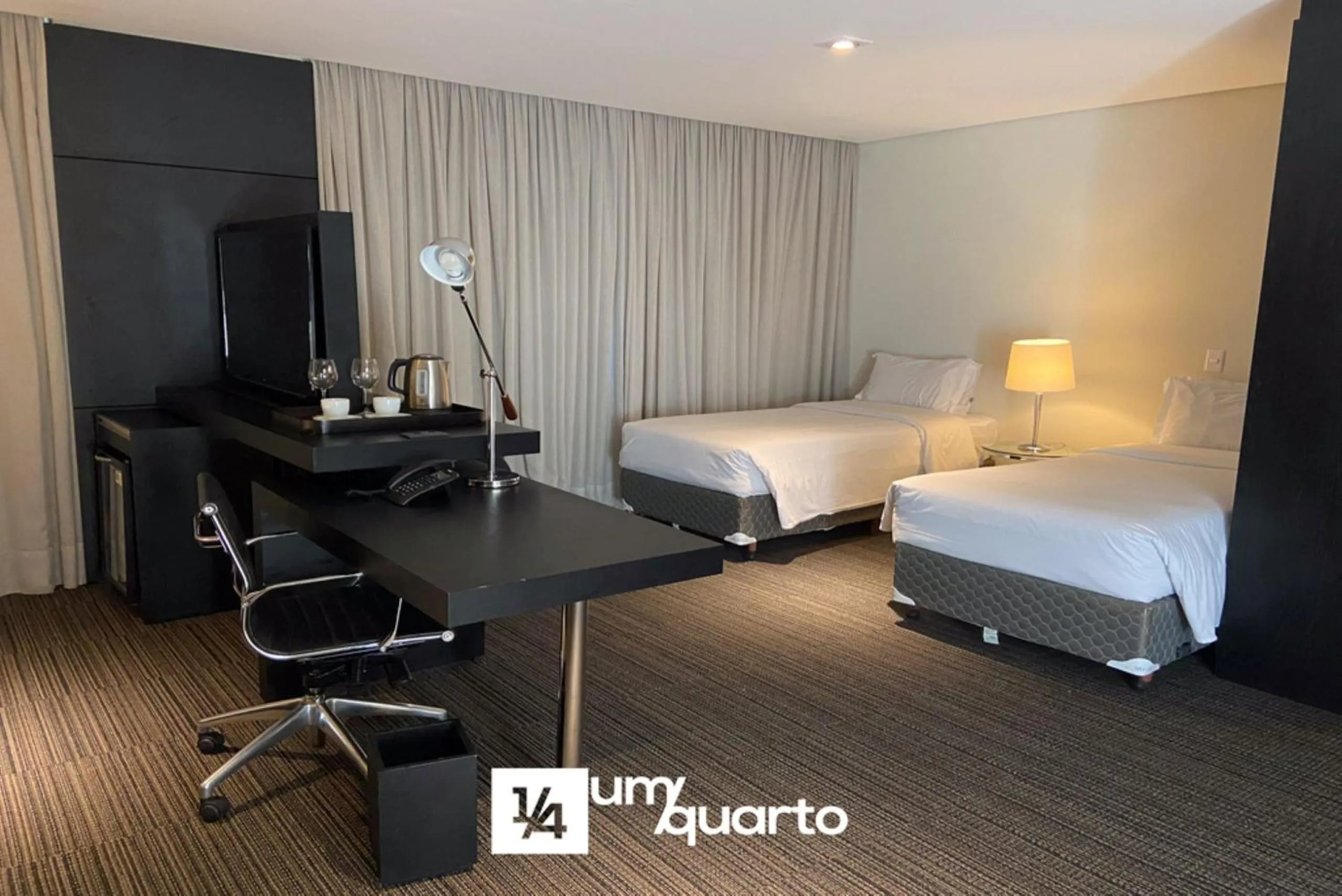 Bedroom, Bed in Manhattan Floor