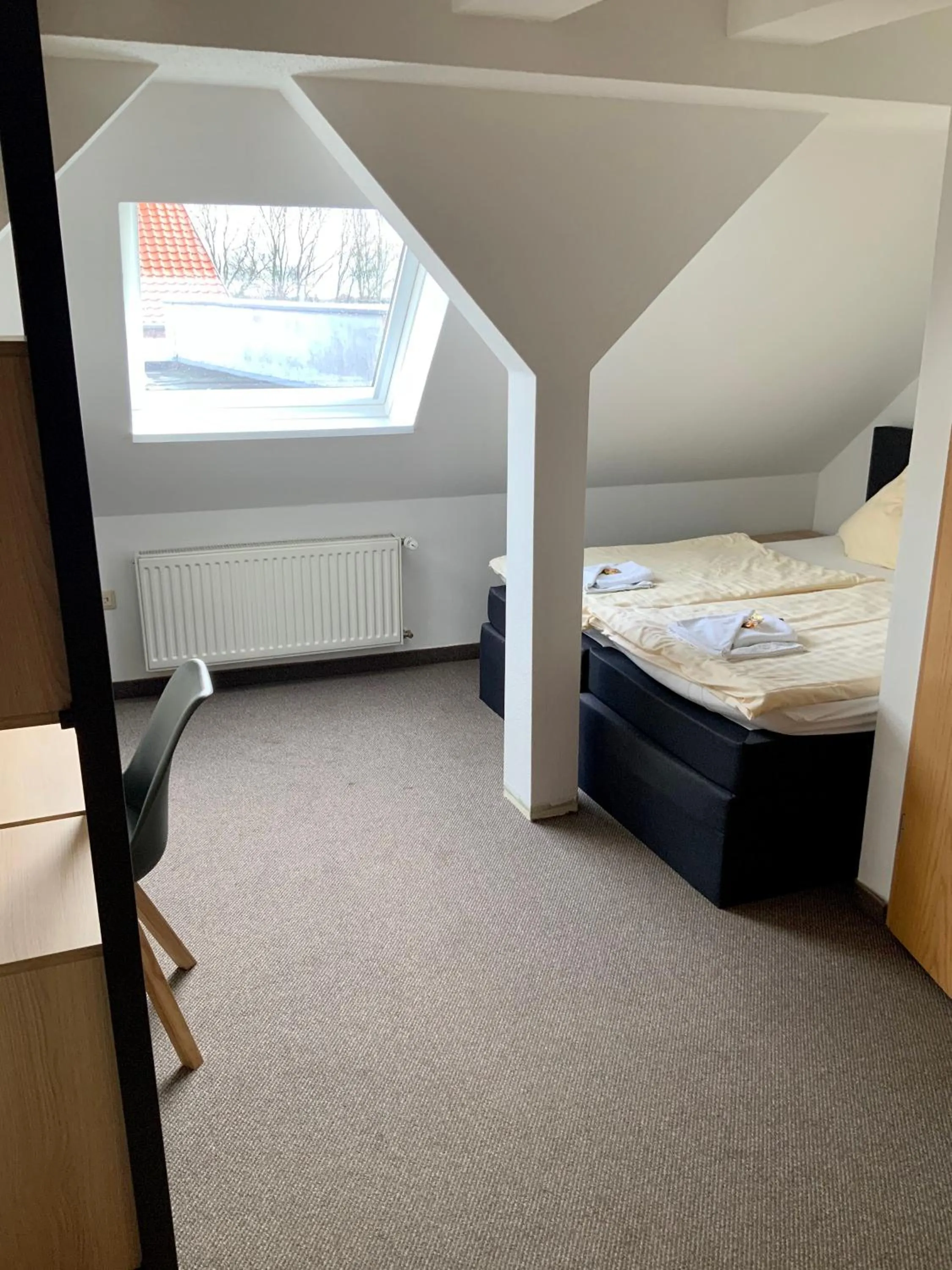 Photo of the whole room, Bed in Bluhm's Hotel & Restaurant am Markt