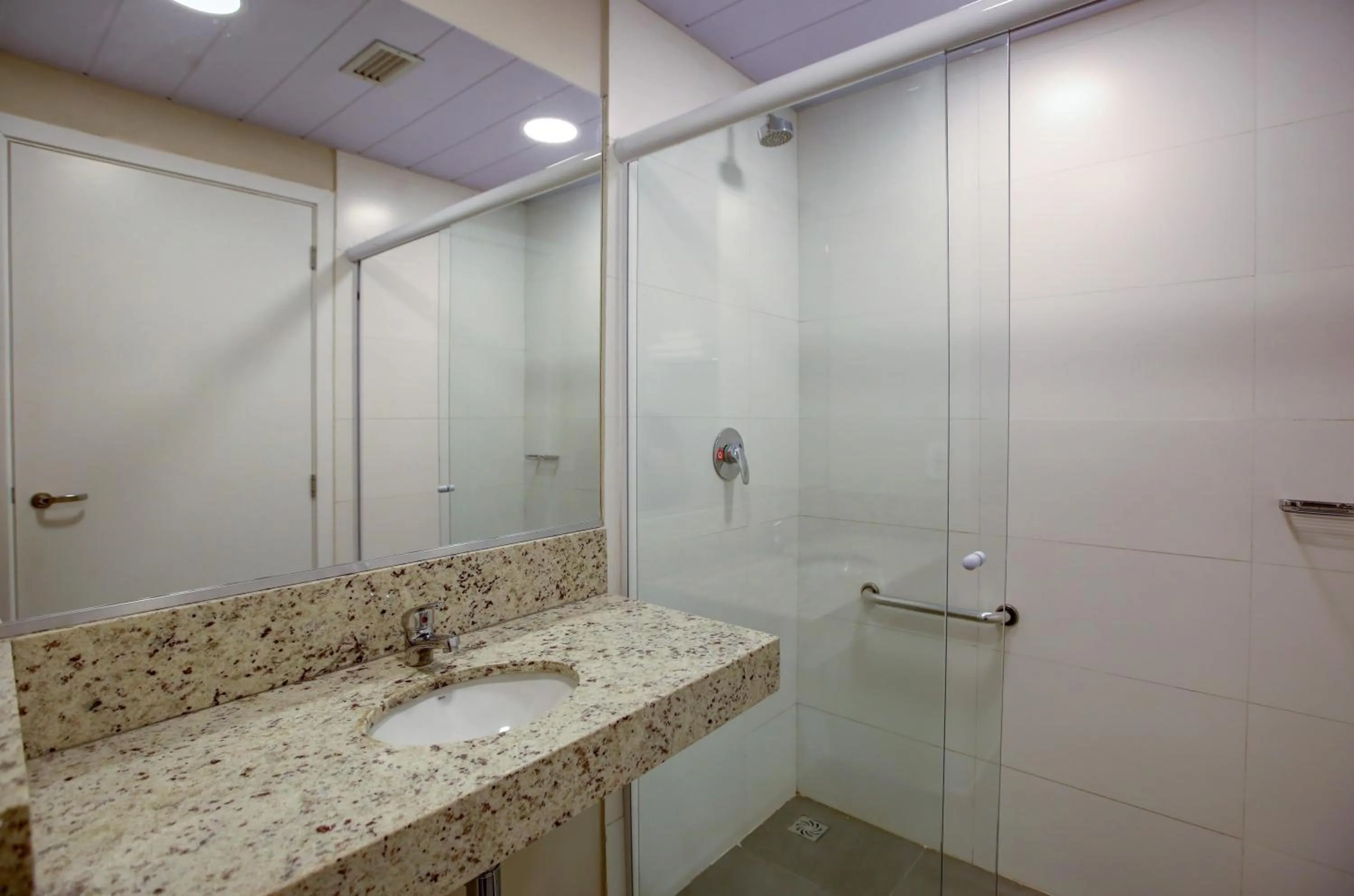 Bathroom in Transamerica Fit Sorriso