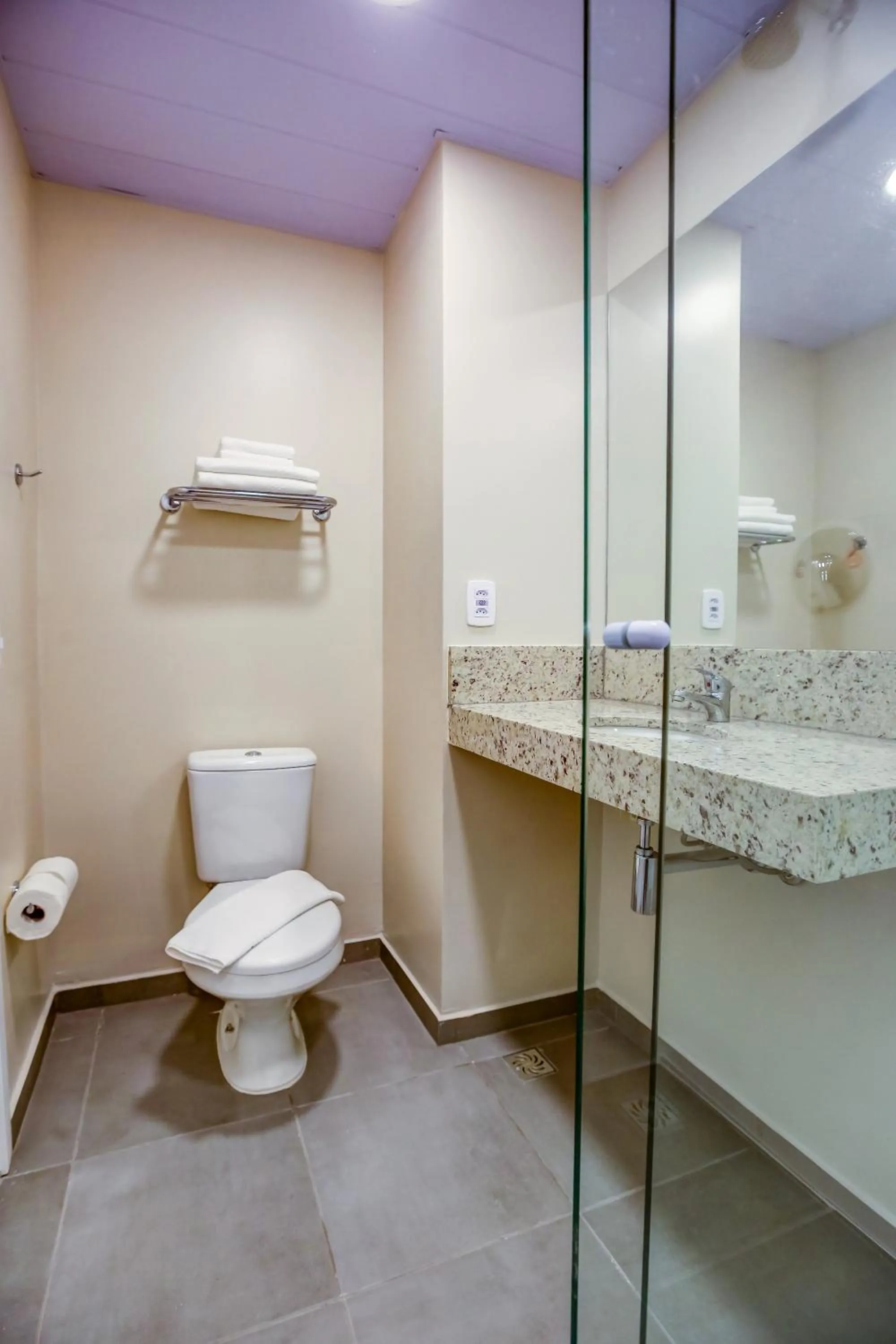 Bathroom in Transamerica Fit Sorriso