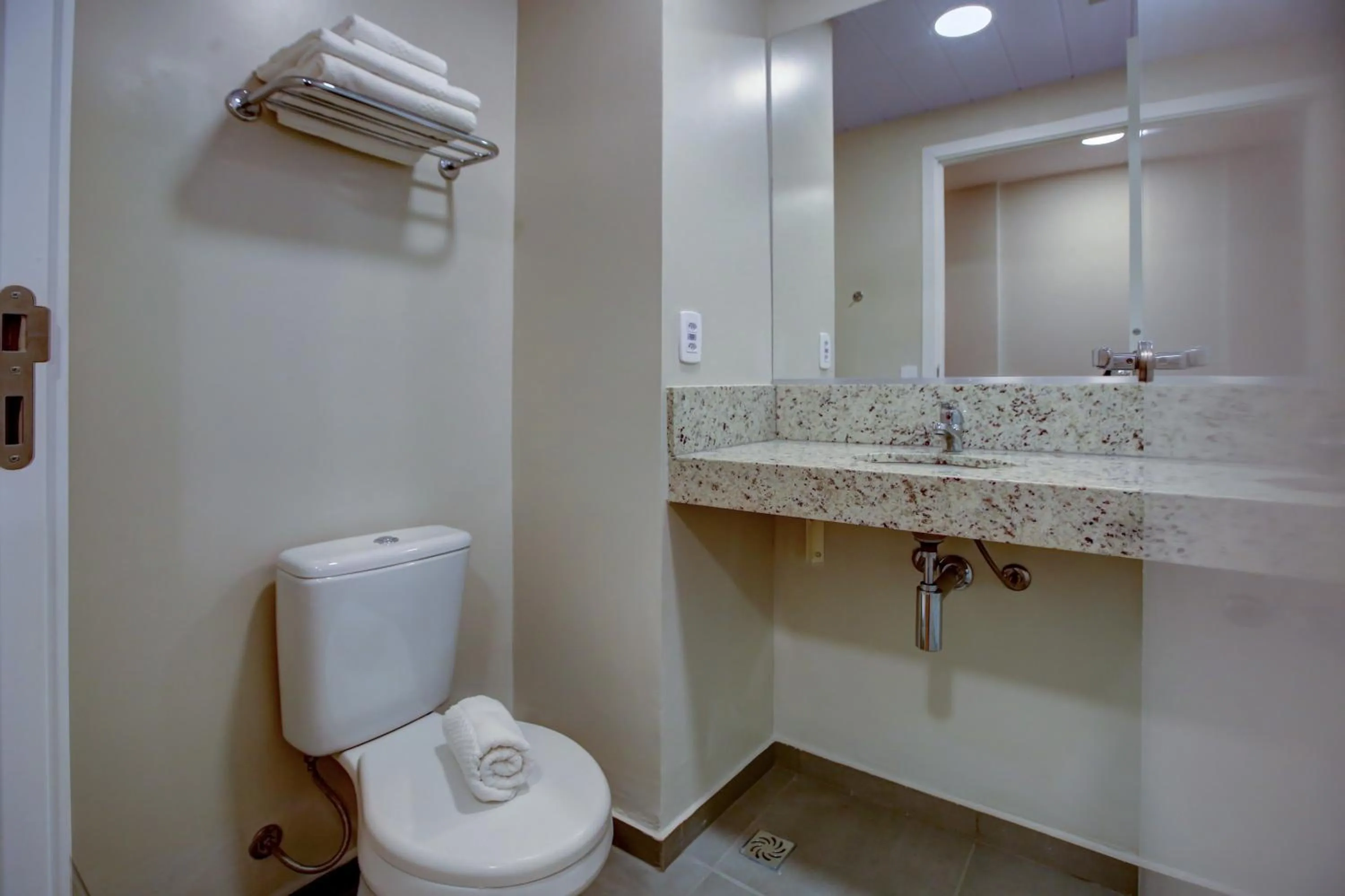 Bathroom in Transamerica Fit Sorriso