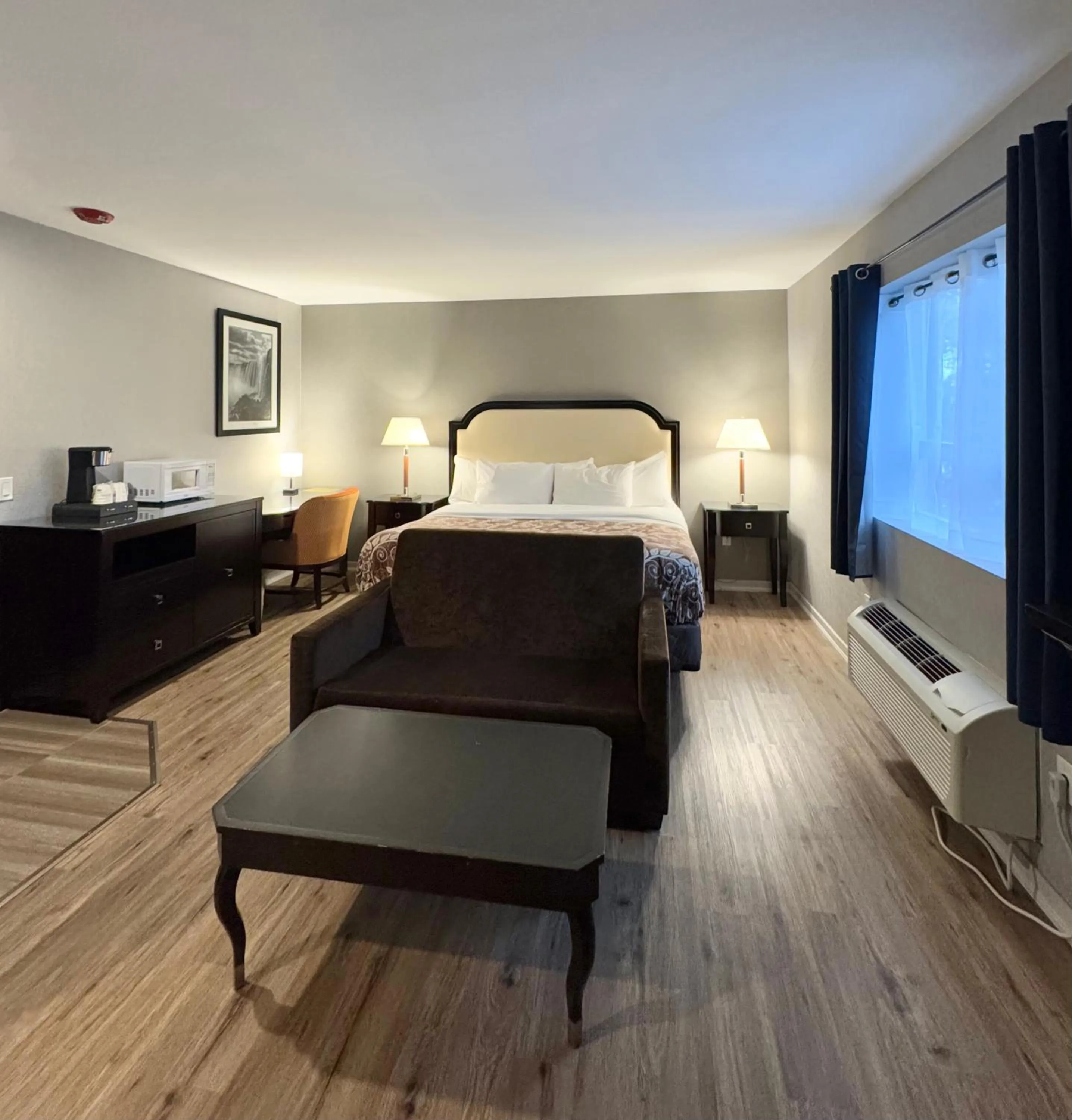 Bed in Big Bird Inn Wawa, SureStay Collection by Best Western