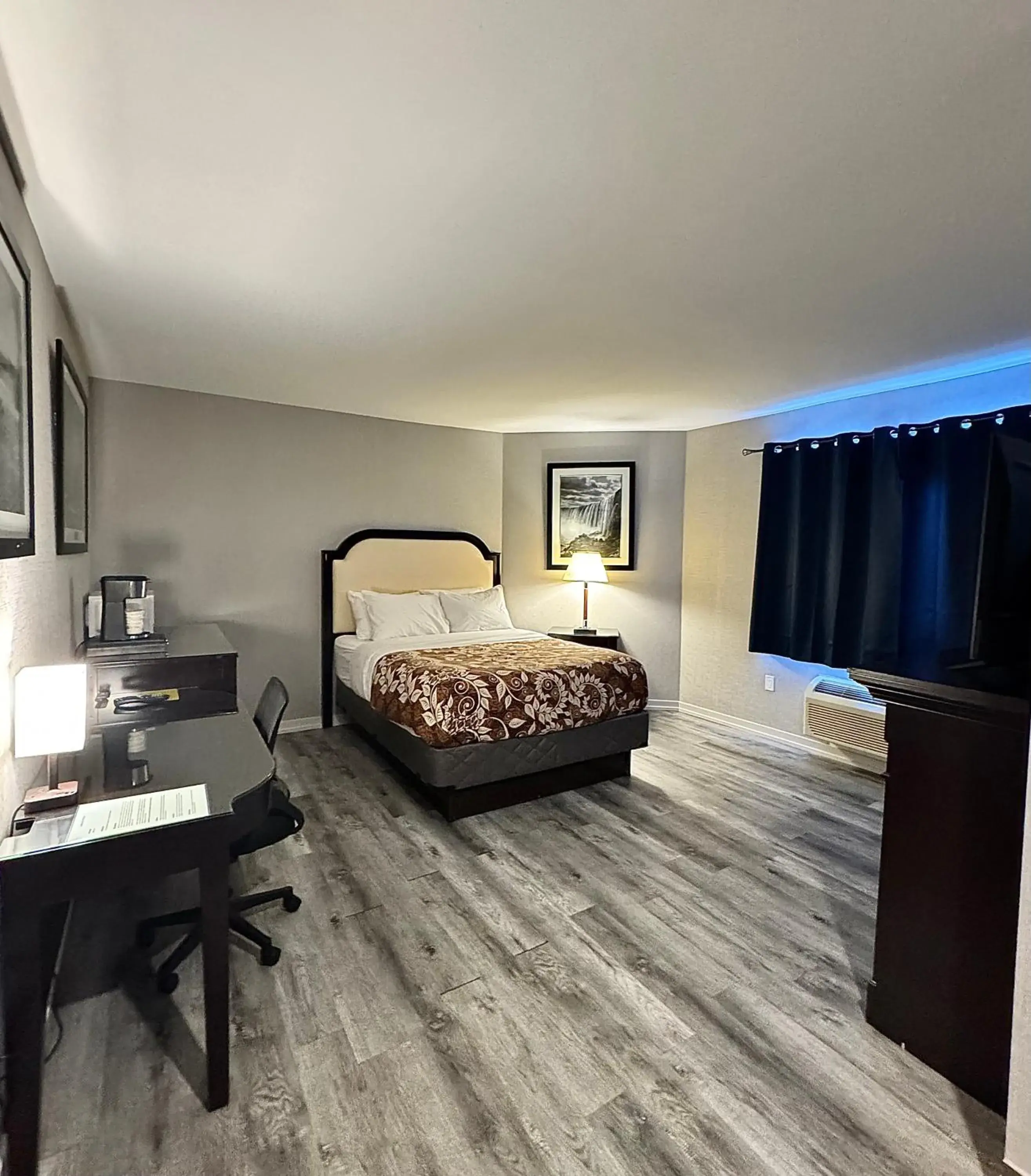 Single Room - single occupancy in Big Bird Inn Wawa, SureStay Collection by Best Western Single Room - single occupancy in Big Bird Inn Wawa, SureStay Collection by Best Western