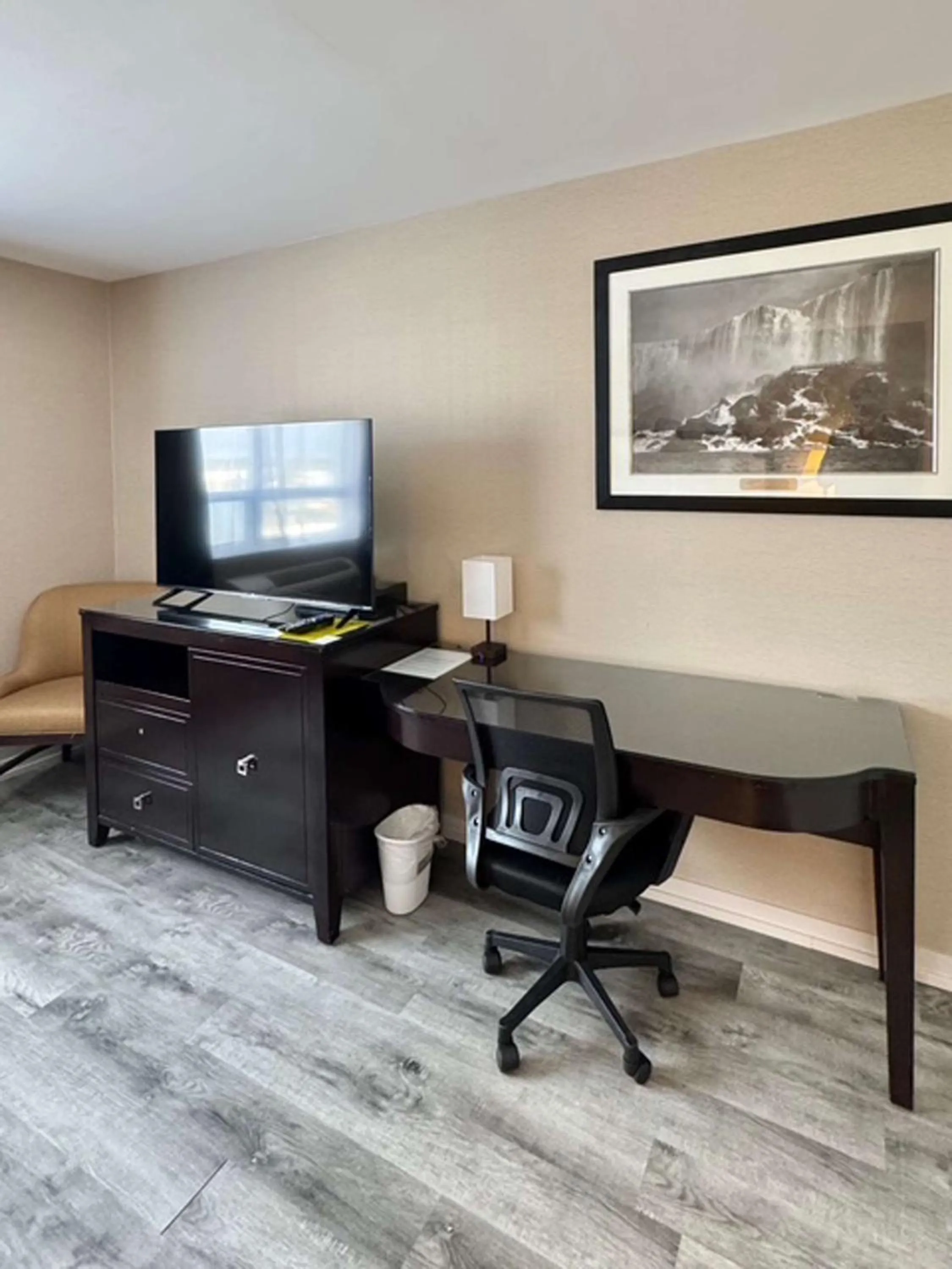 Bedroom in Big Bird Inn Wawa, SureStay Collection by Best Western