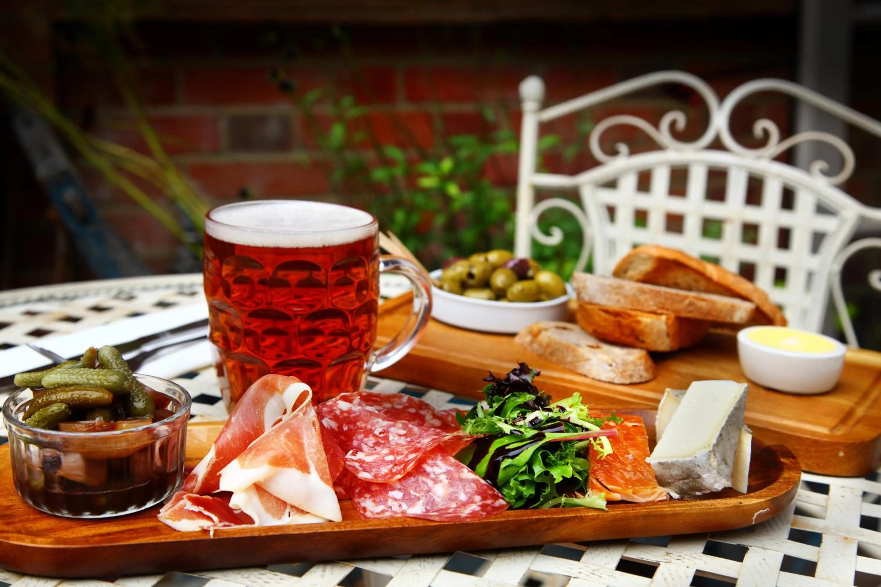 Lunch in The Plough Inn