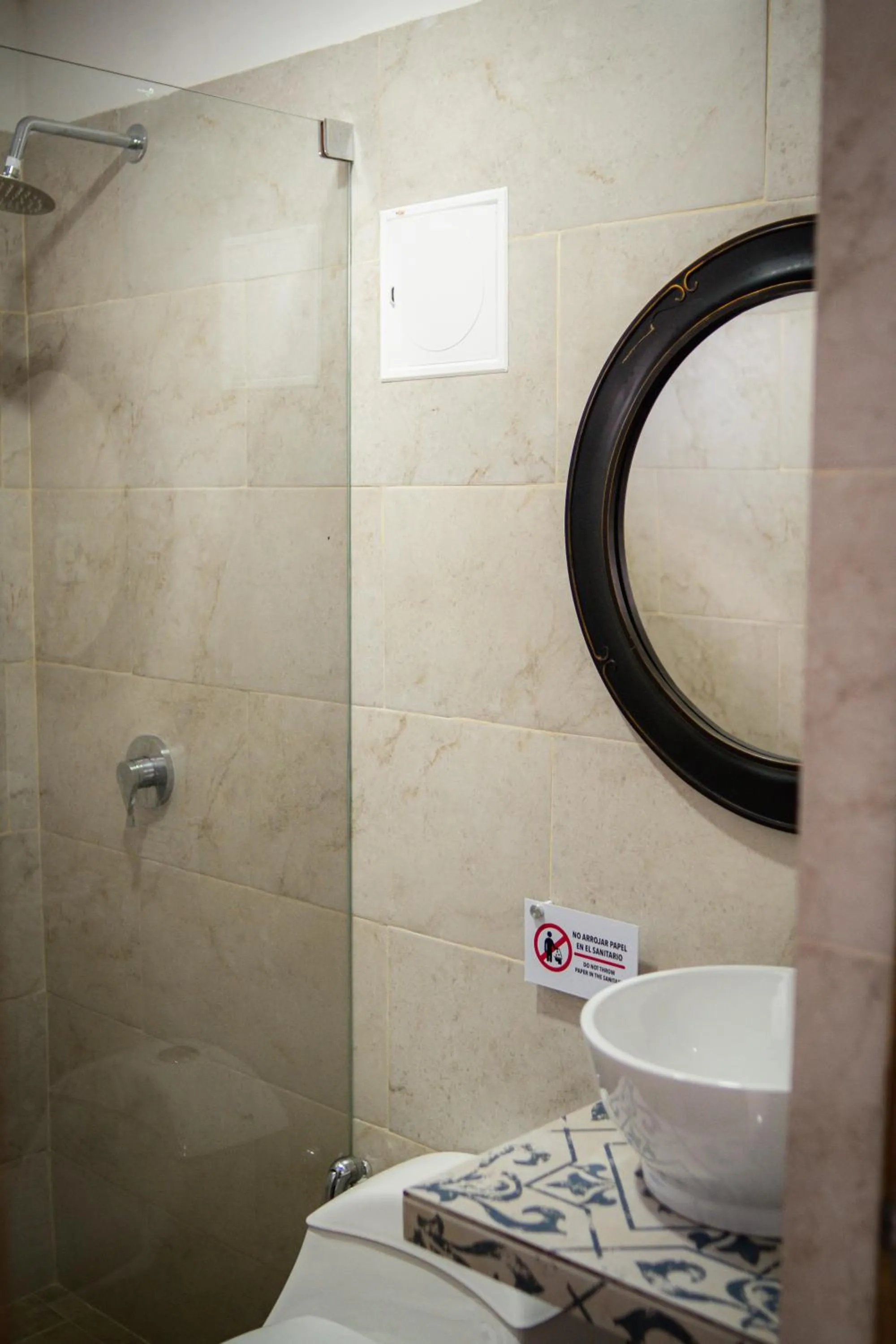 Shower in Hotel ADAZ Mediterráneo