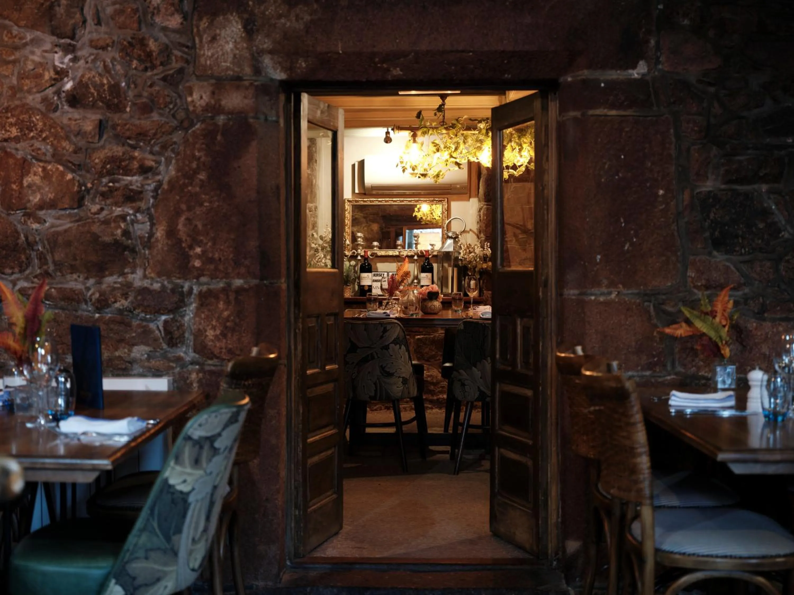 Restaurant/places to eat in Old Court House Inn