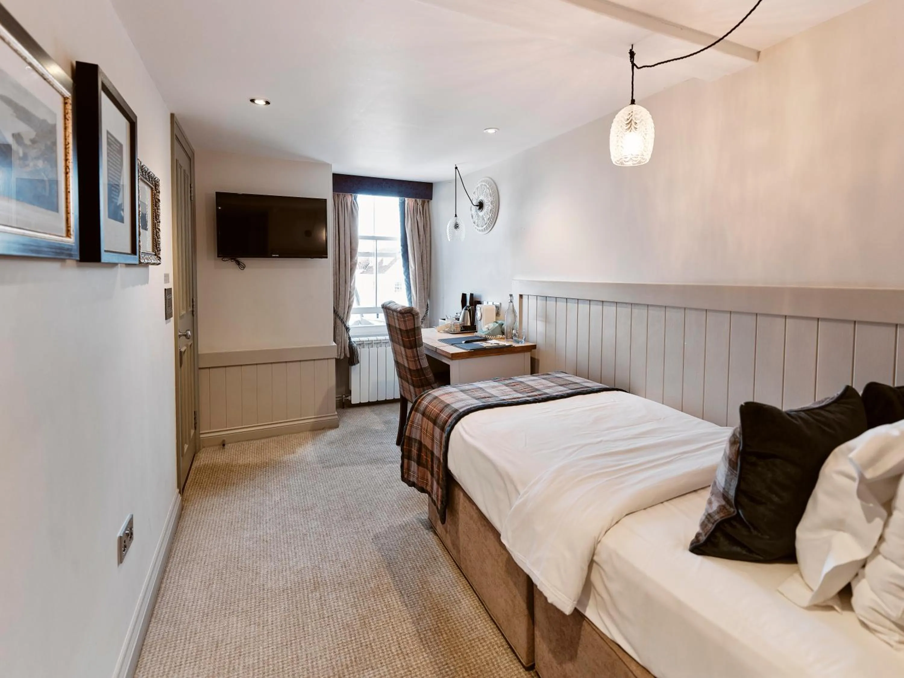 Bed in Old Court House Inn