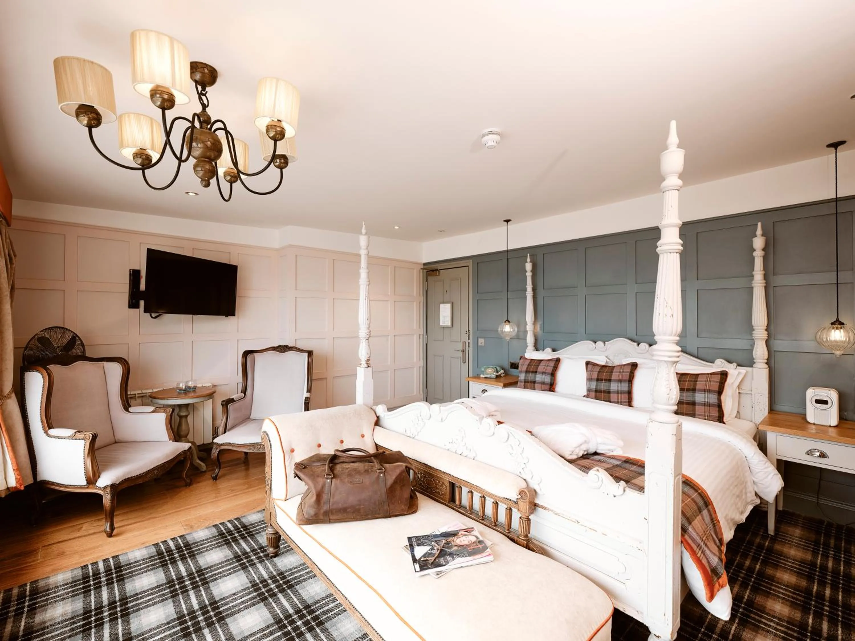 Photo of the whole room, Bed in Old Court House Inn