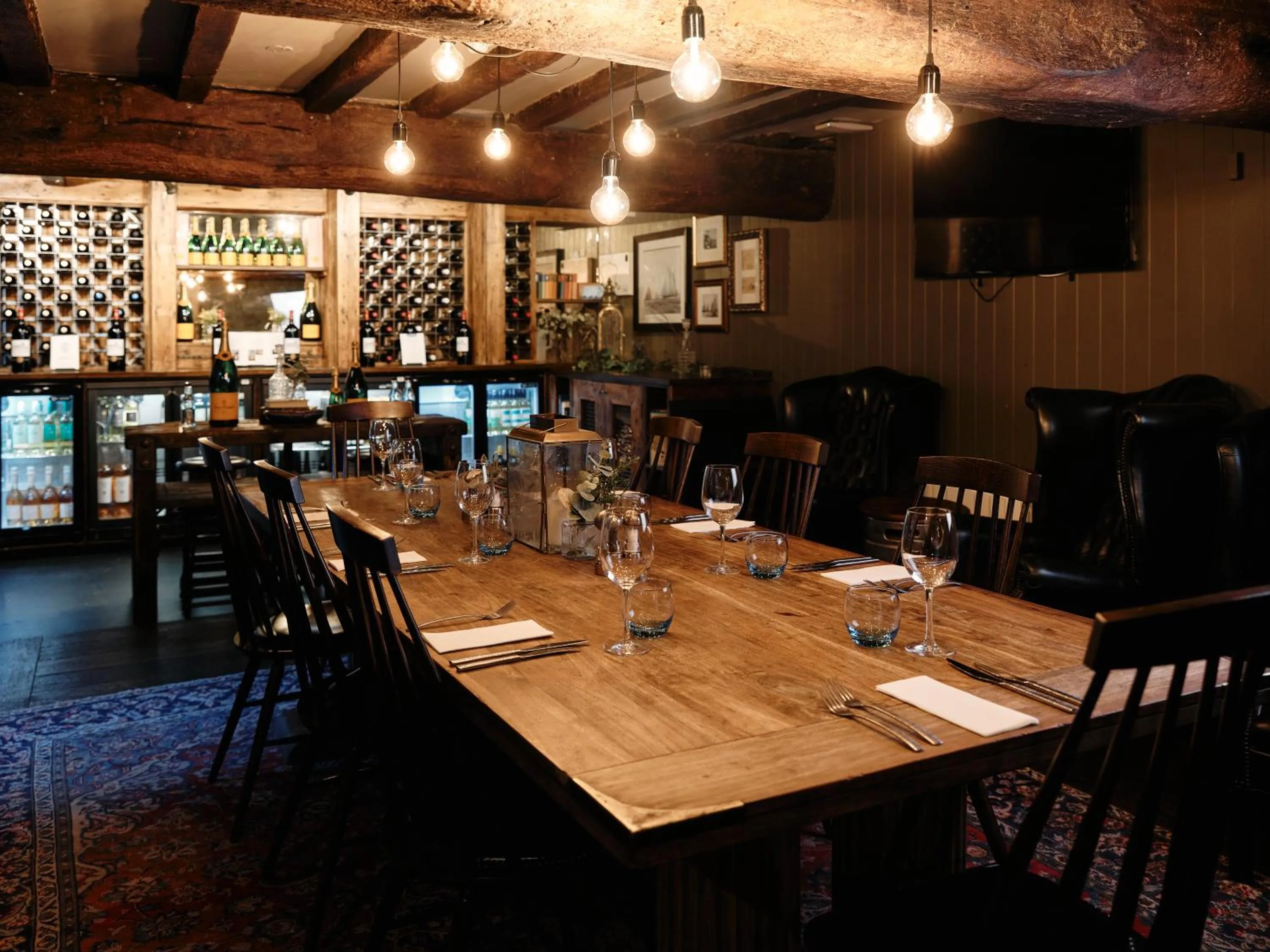 Restaurant/places to eat in Old Court House Inn