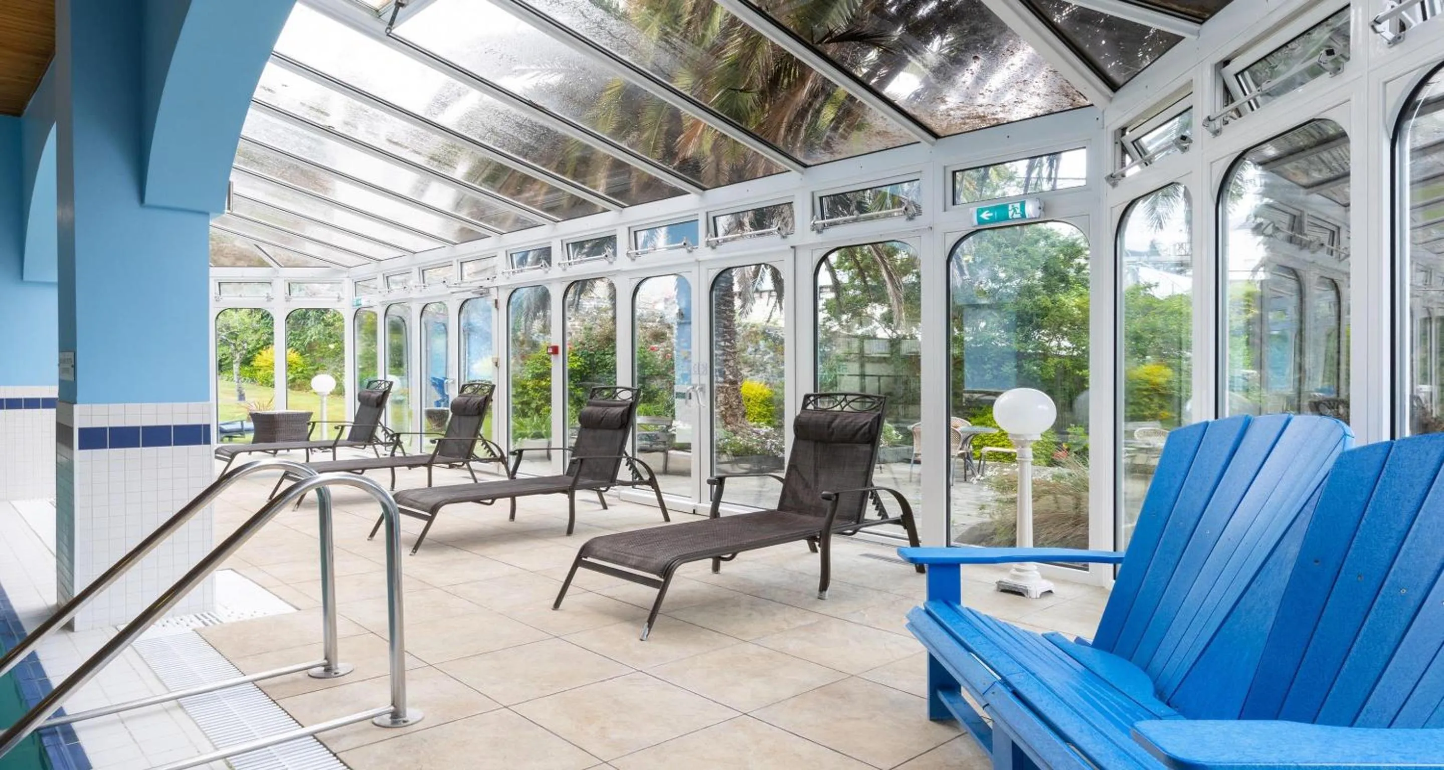 Pool view in Best Western Hotel de Havelet