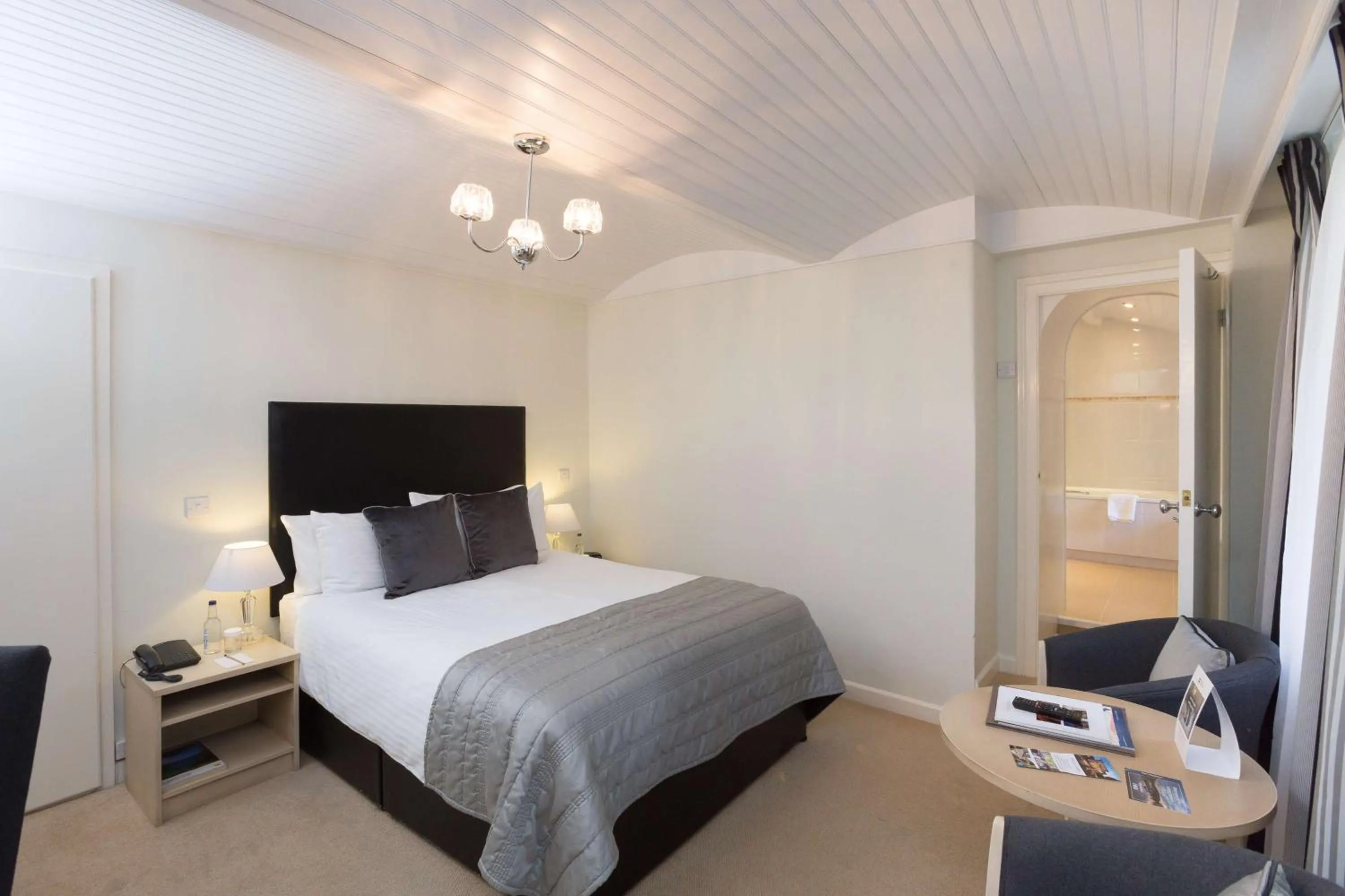 Photo of the whole room, Bed in Best Western Hotel de Havelet