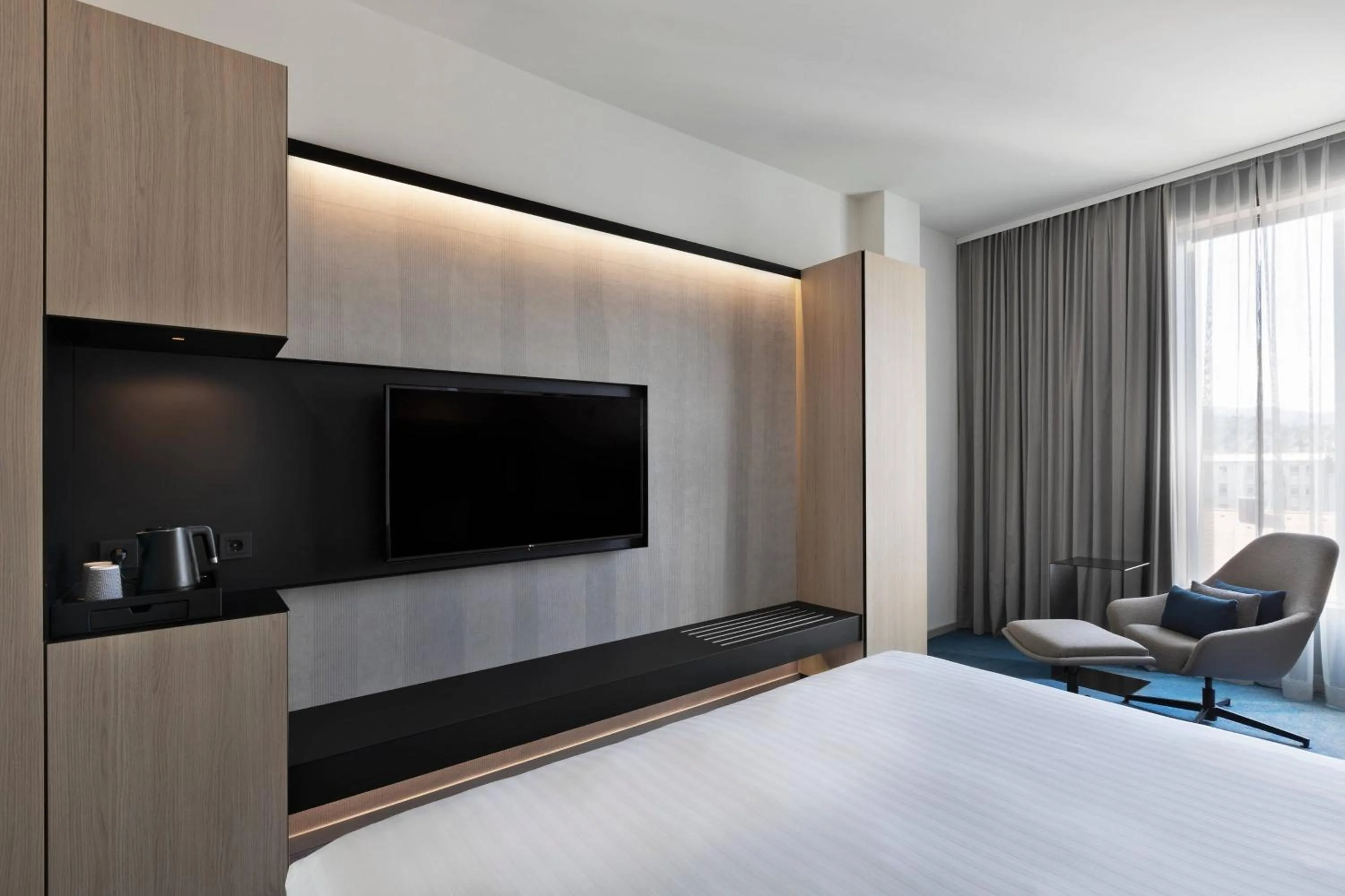 Photo of the whole room, Bed in Courtyard by Marriott Freiburg