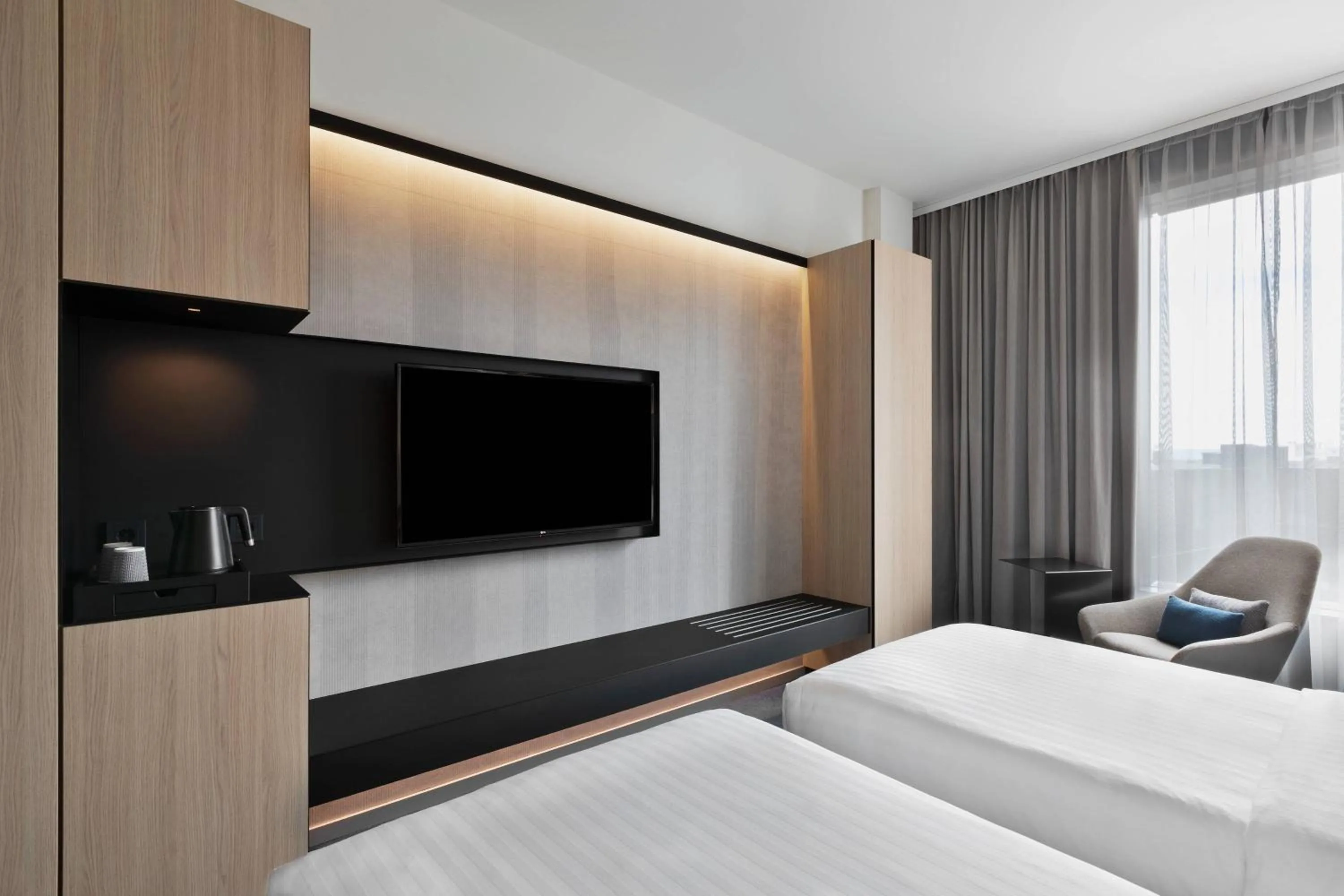 Photo of the whole room, Bed in Courtyard by Marriott Freiburg