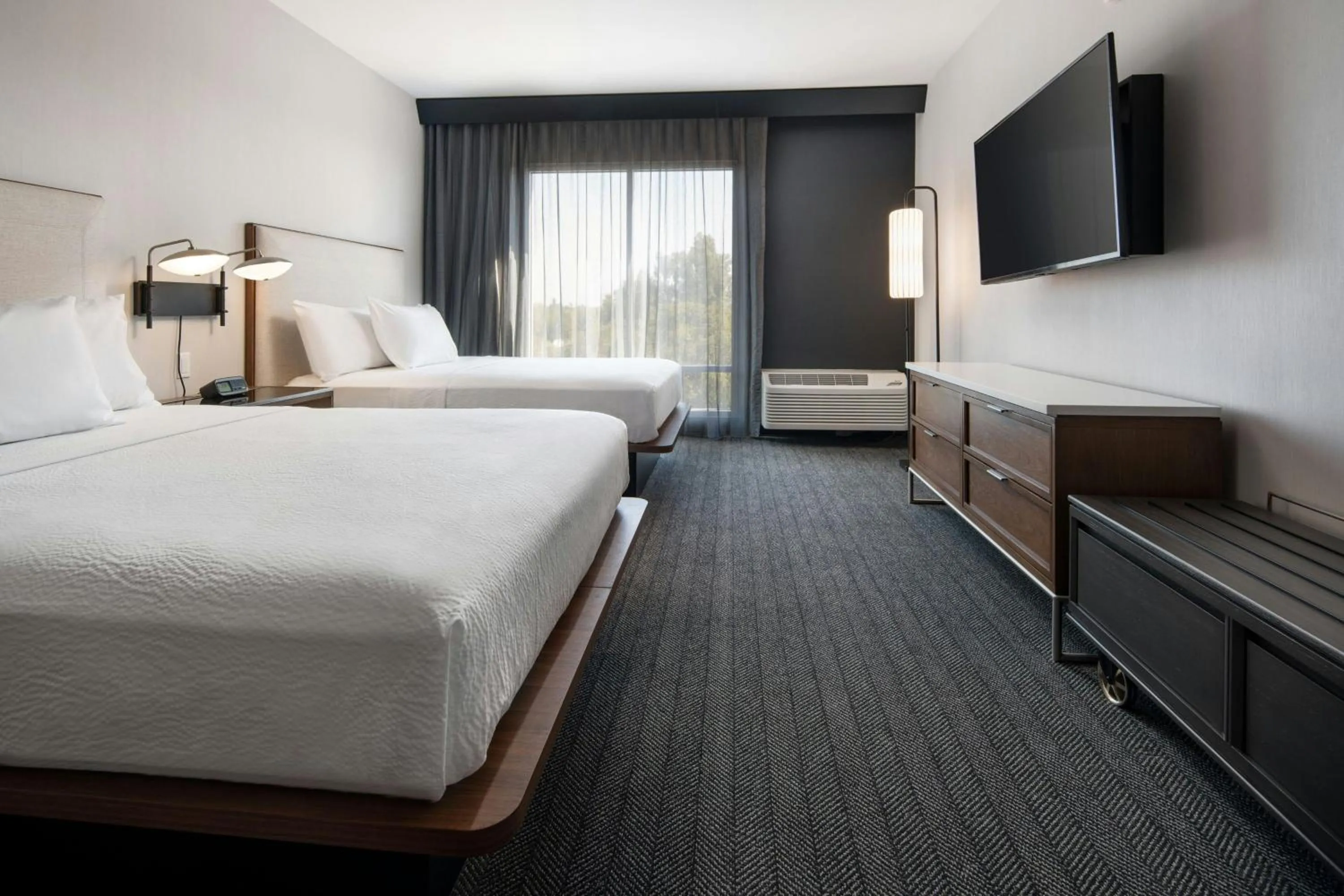 Photo of the whole room, Bed in Courtyard by Marriott Fresno Clovis