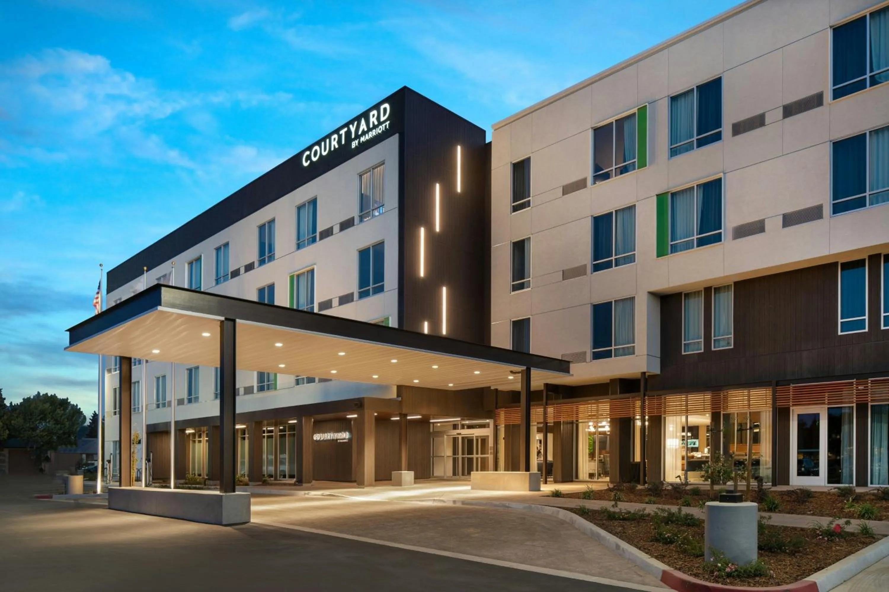 Property building in Courtyard by Marriott Fresno Clovis