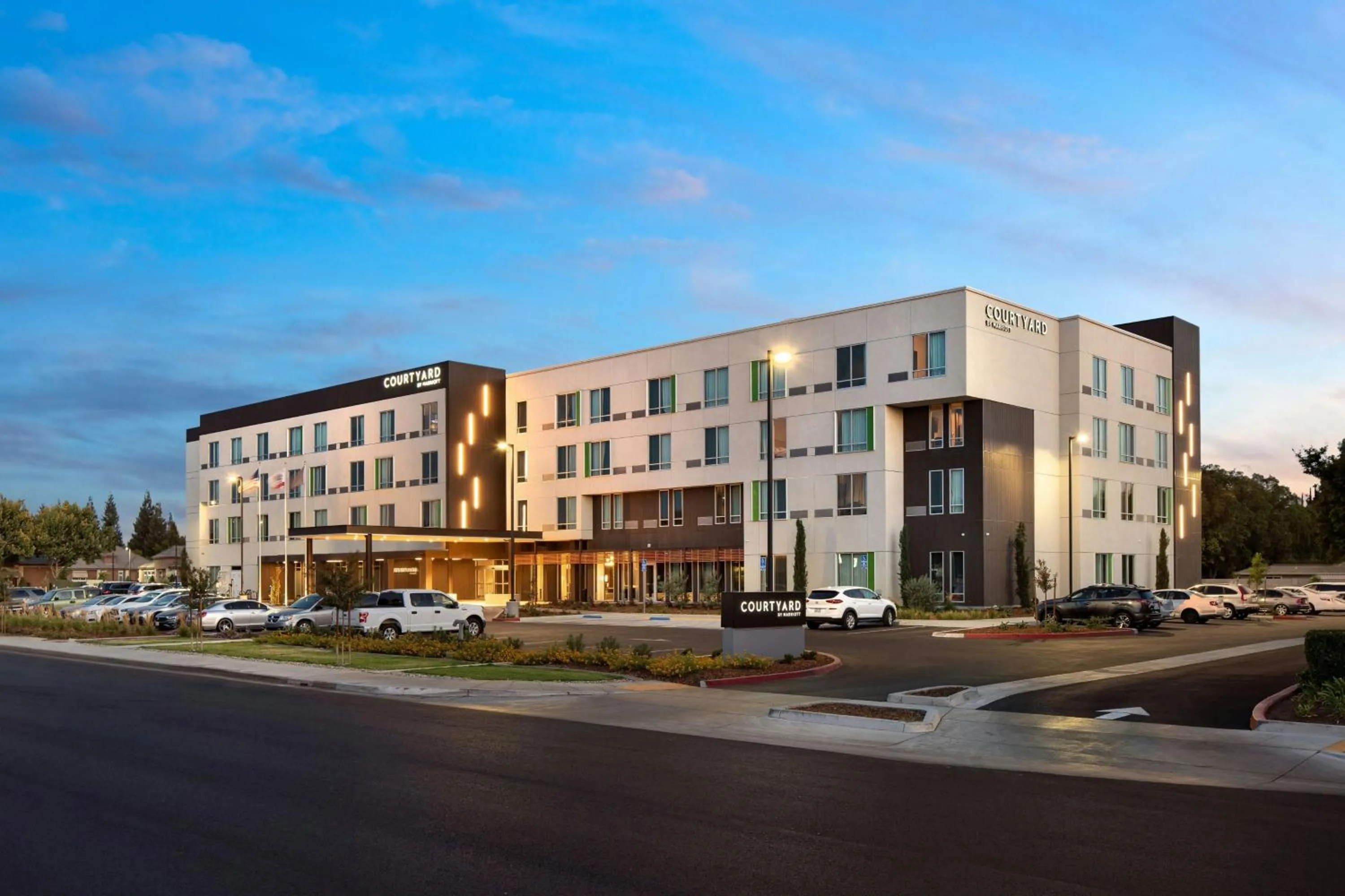 Property building in Courtyard by Marriott Fresno Clovis