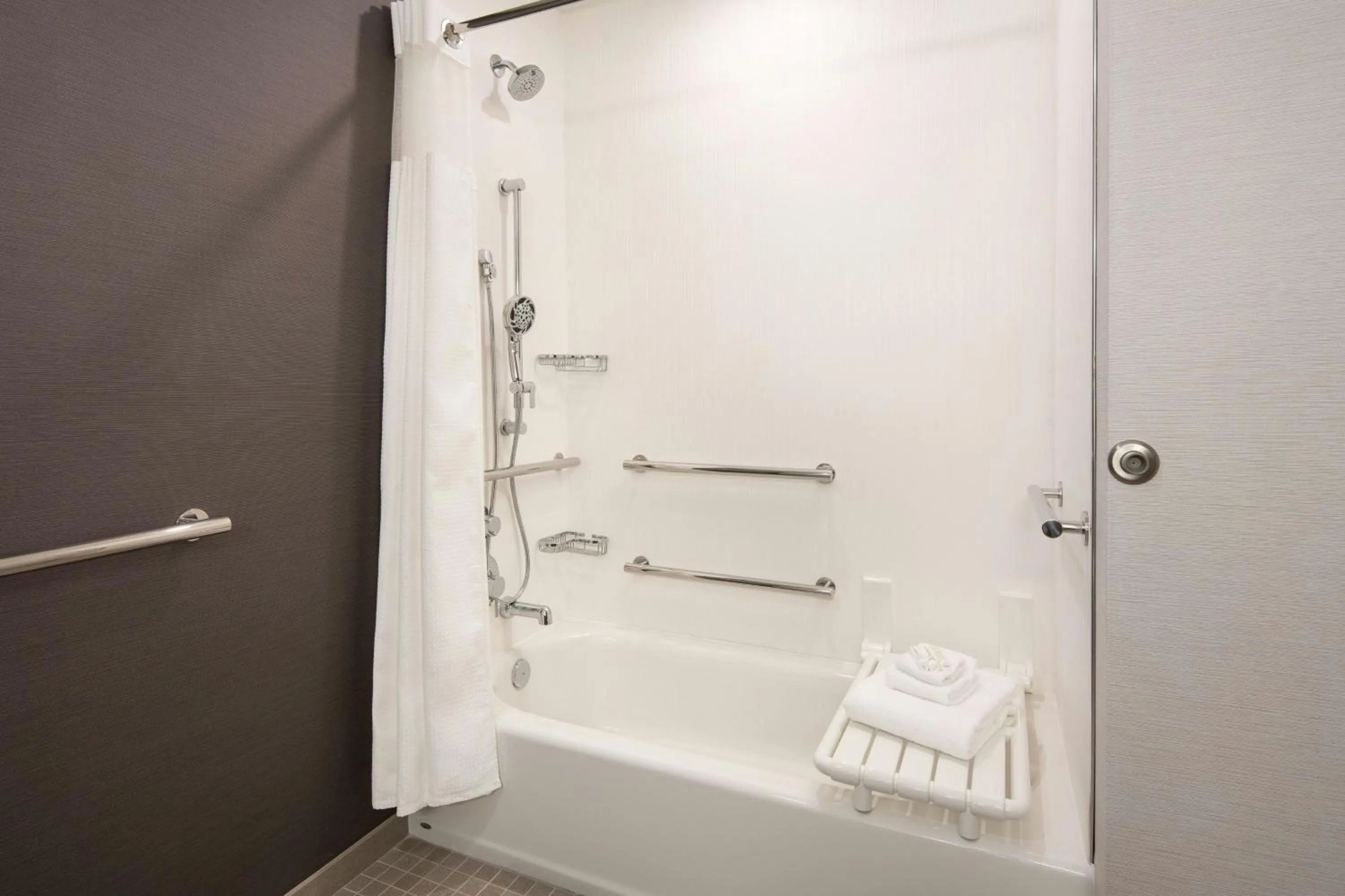 Bathroom in Courtyard by Marriott Fresno Clovis