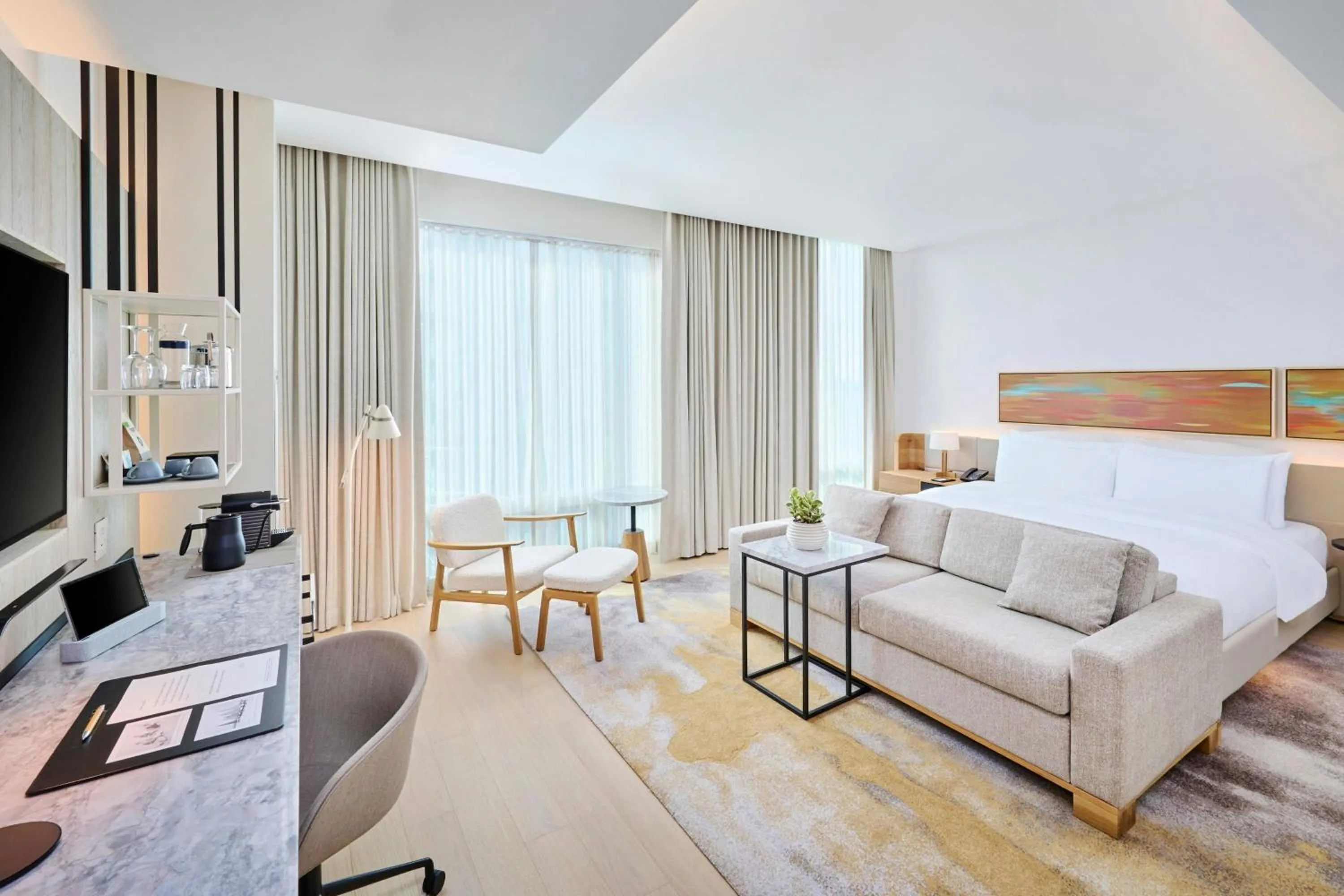 Photo of the whole room, Bed in The Pearle Hotel & Spa, Autograph Collection