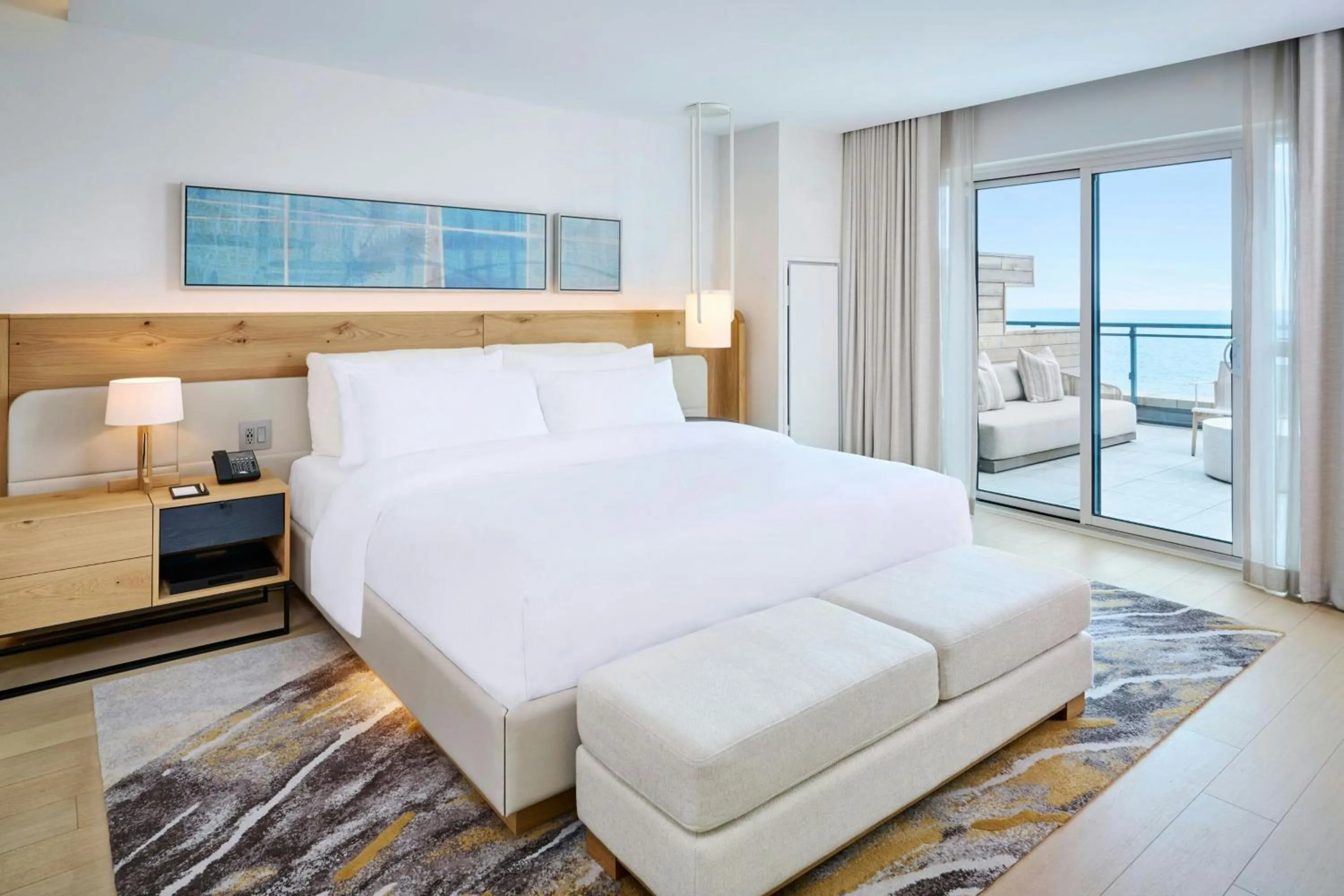 Photo of the whole room, Bed in The Pearle Hotel & Spa, Autograph Collection