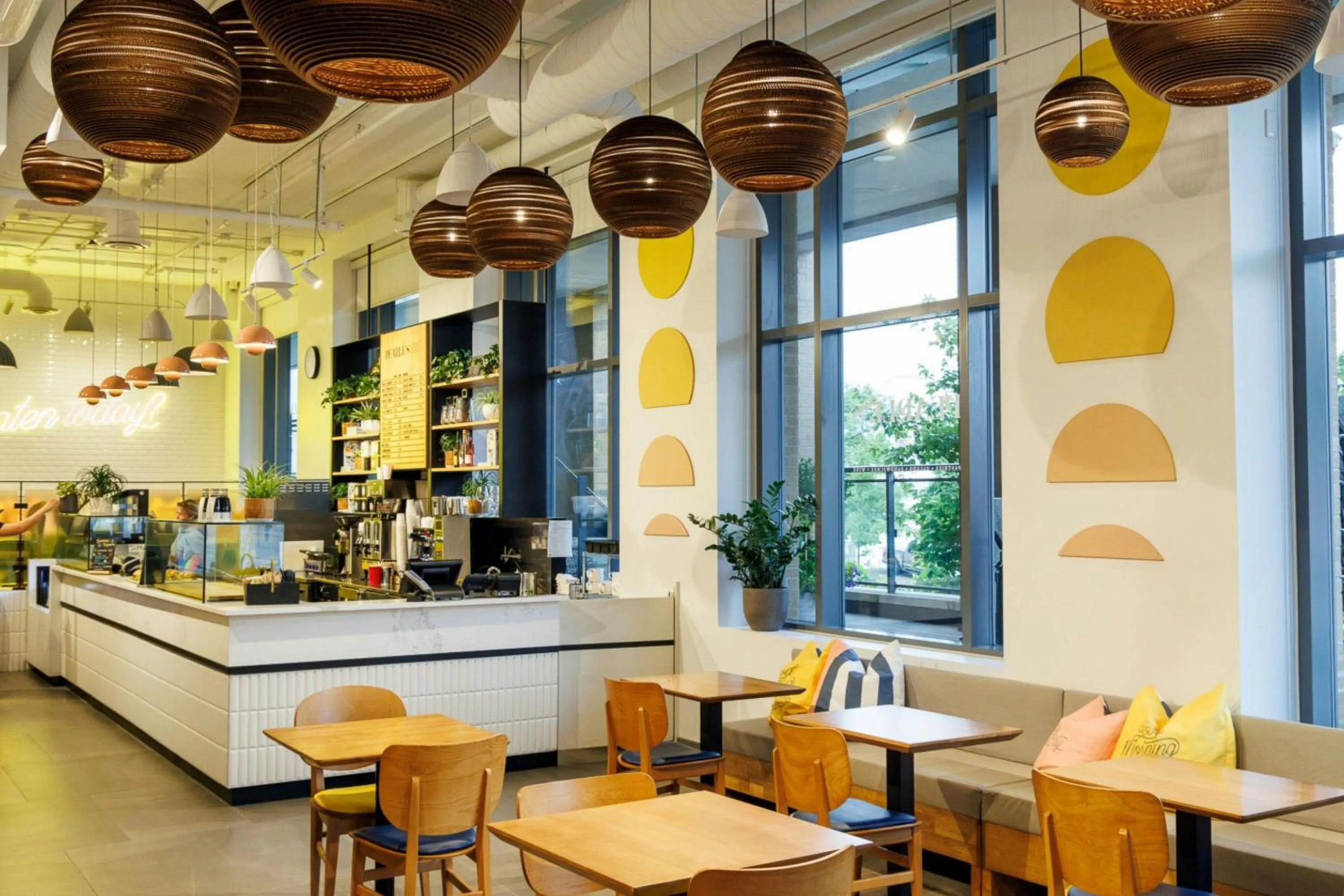 Restaurant/places to eat in The Pearle Hotel & Spa, Autograph Collection