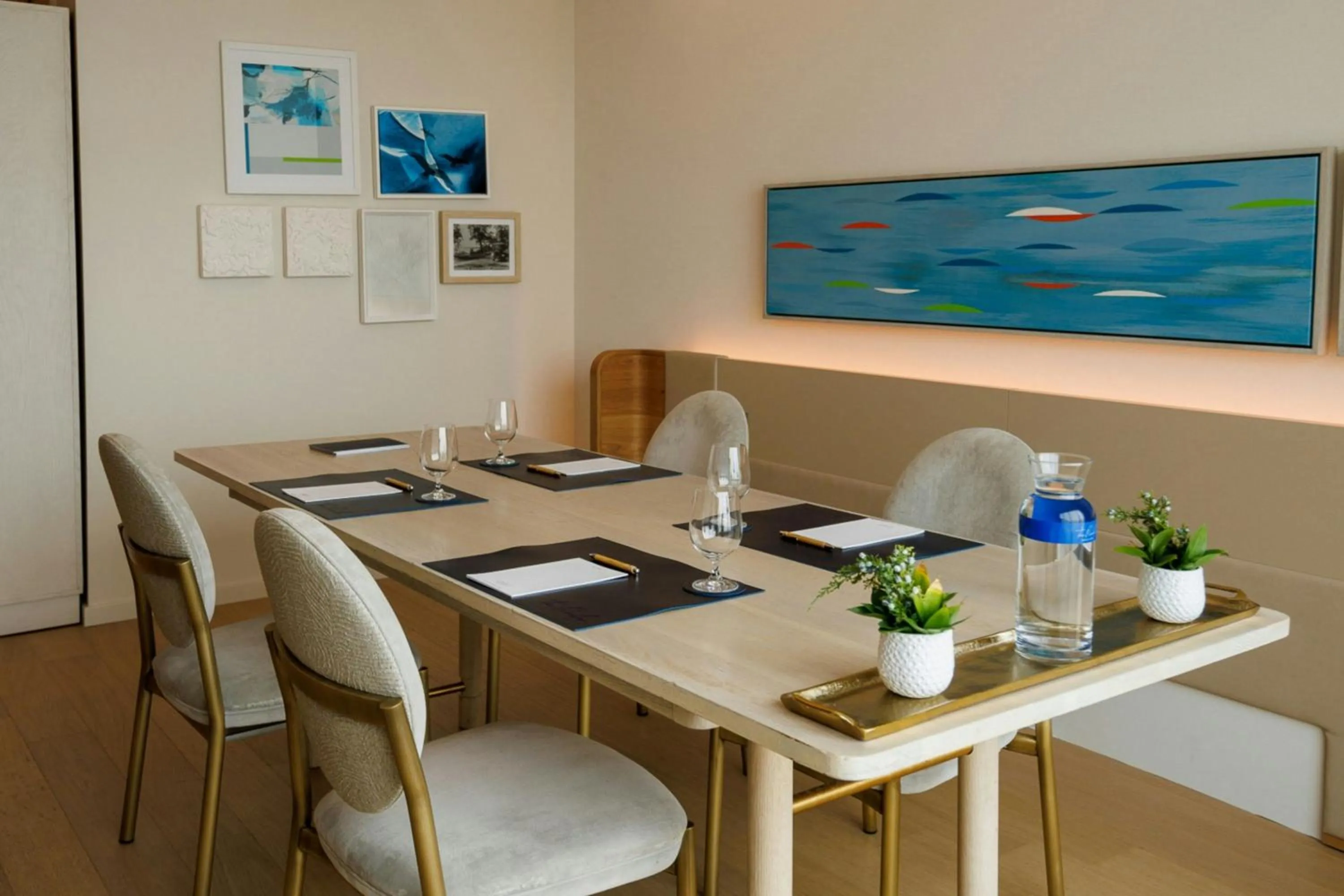 Restaurant/places to eat in The Pearle Hotel & Spa, Autograph Collection