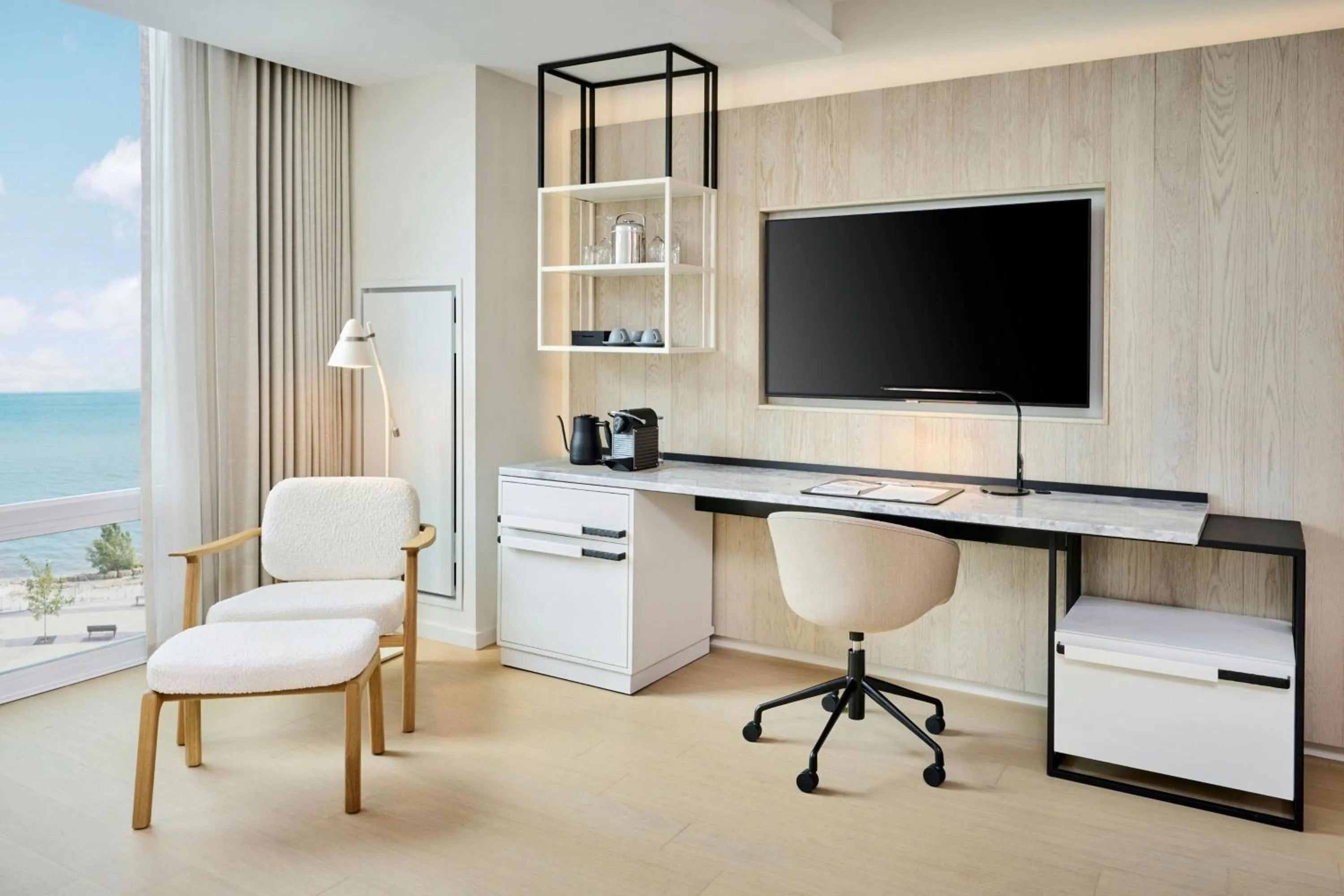 Photo of the whole room in The Pearle Hotel & Spa, Autograph Collection