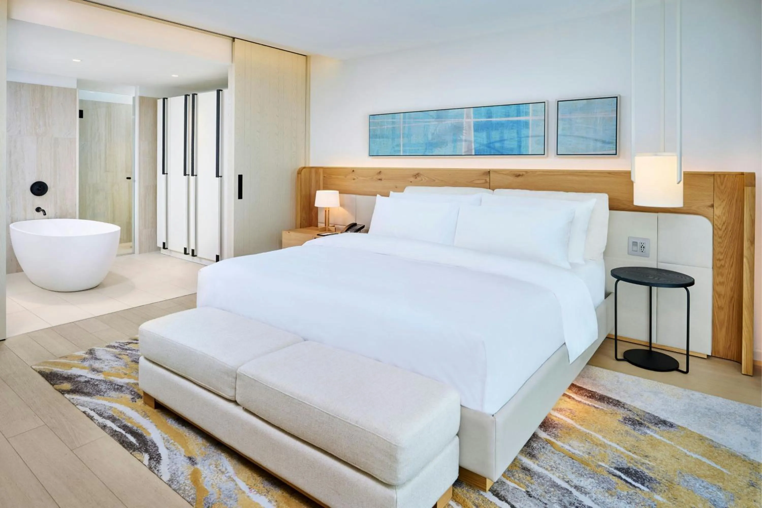 Photo of the whole room, Bed in The Pearle Hotel & Spa, Autograph Collection