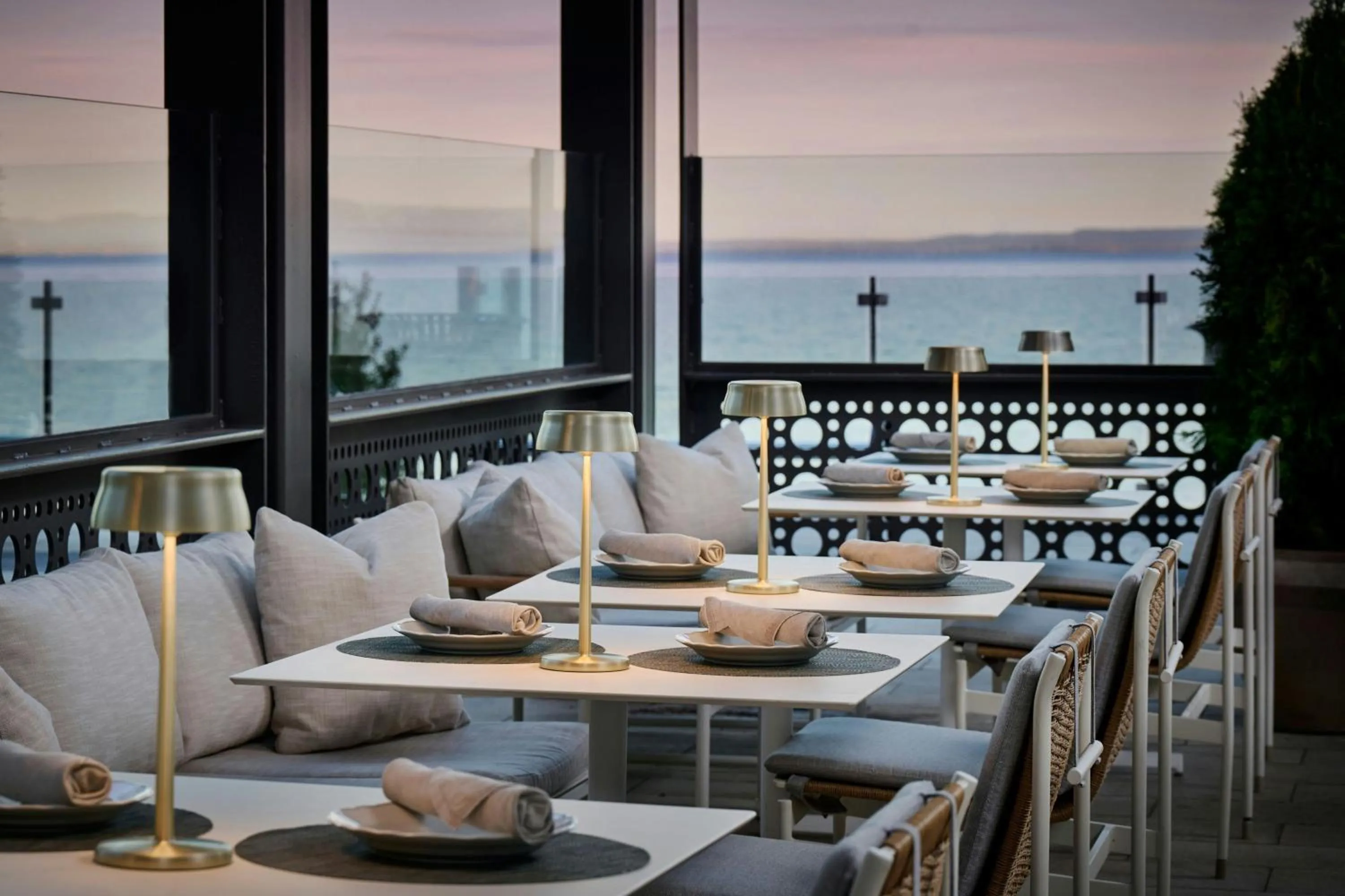 Restaurant/places to eat in The Pearle Hotel & Spa, Autograph Collection